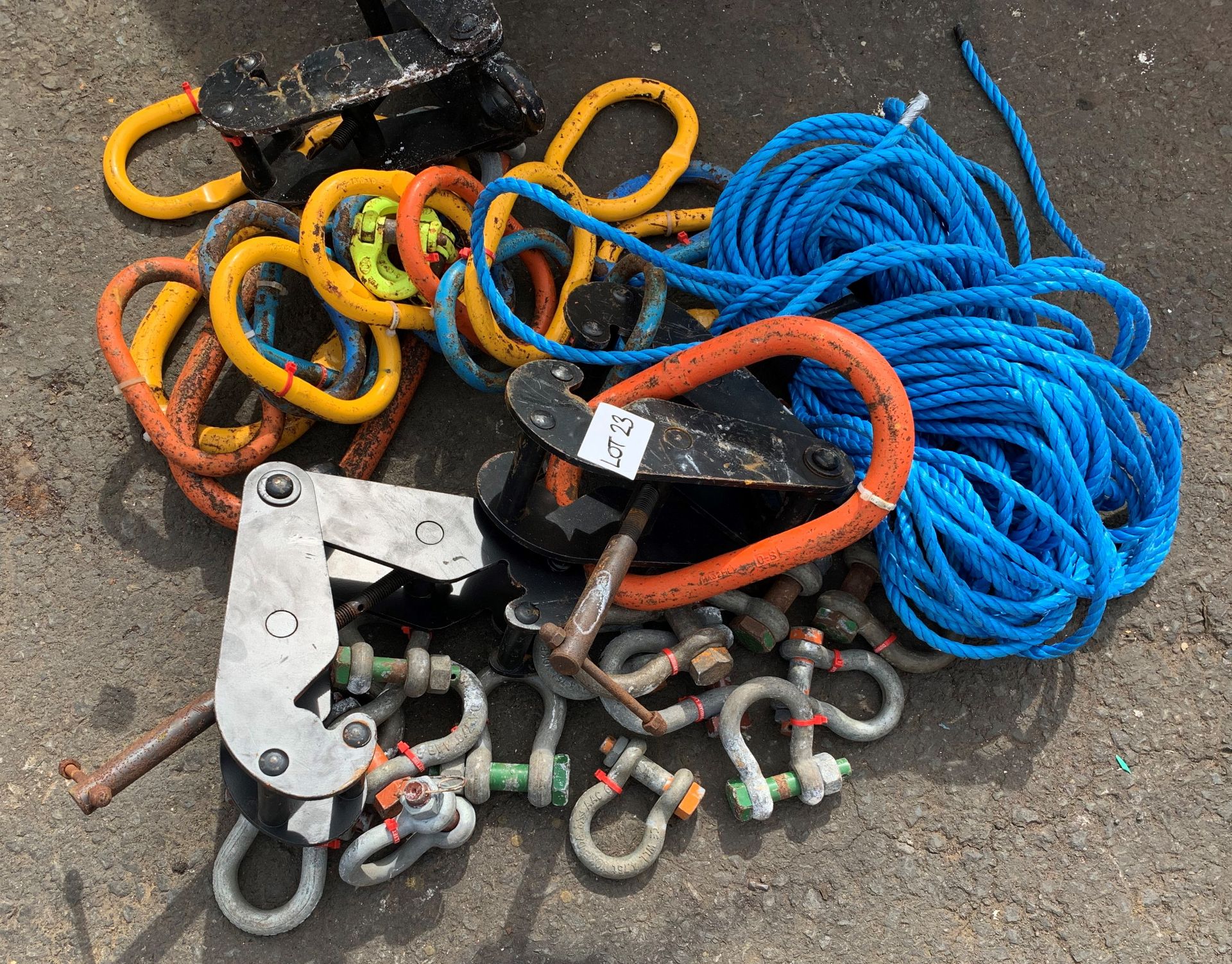 3 x 3 Ton LIFTING CLAMPS, SHACKLES & LIFTING RINGS - Image 2 of 2