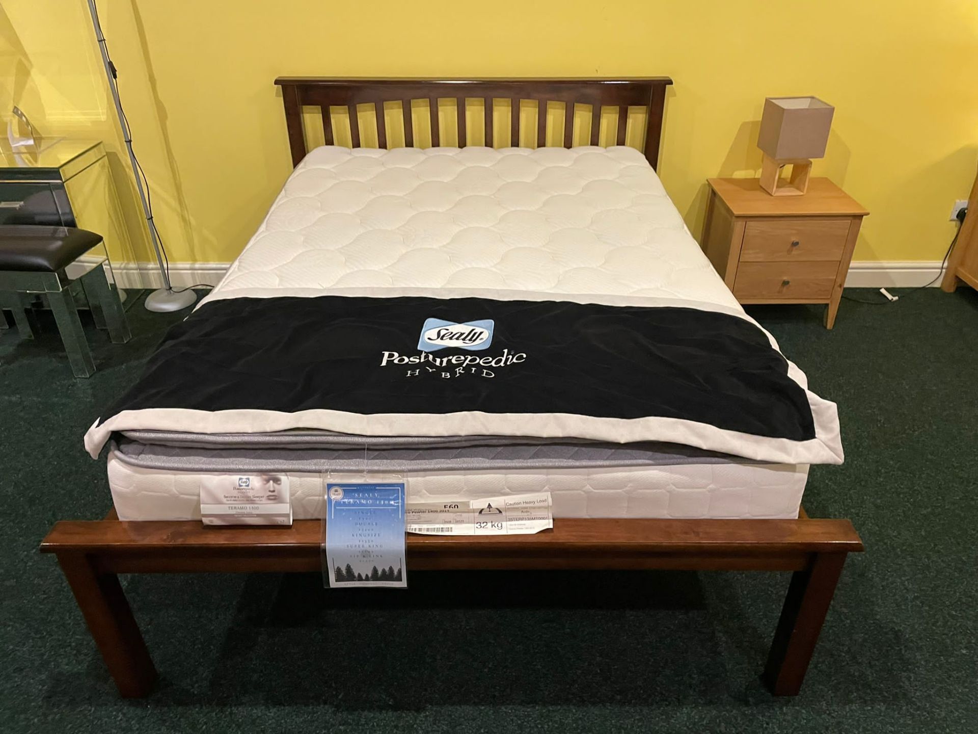 Ex Display Sandra Wood Bed Double Sealy Teramo Mattress RRP 1390 - Image 3 of 3