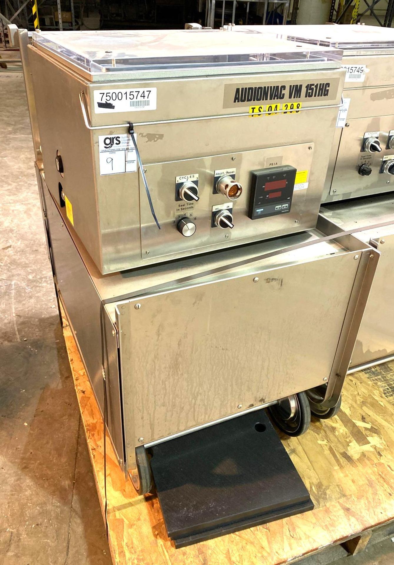 AudionVac VM 151HG - Table Top Vacuum Chamber Packing with Cart