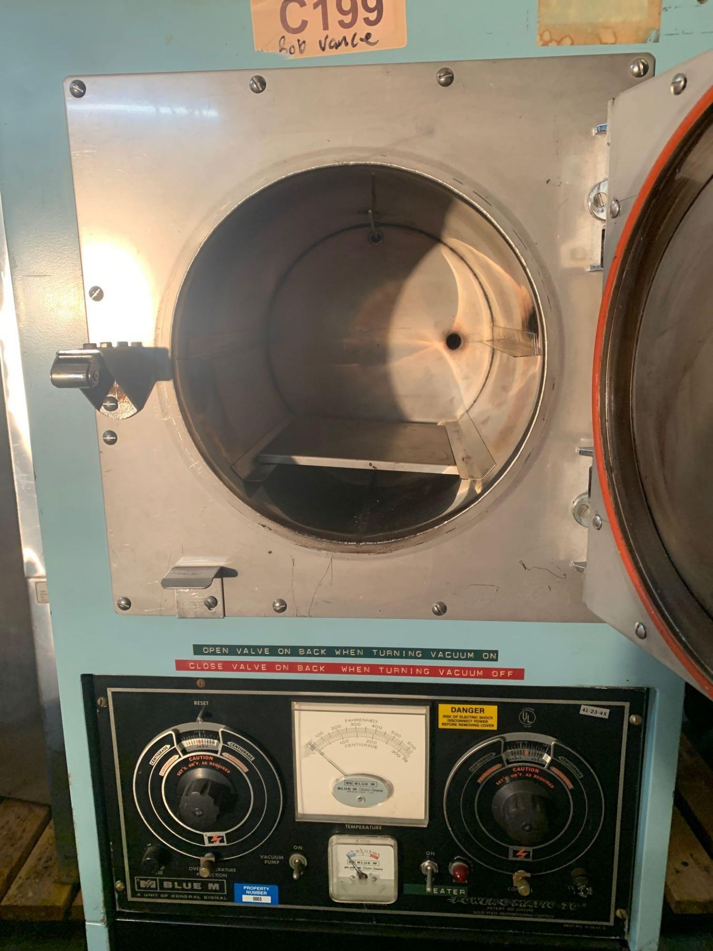 Blue M Vacuum Oven and Pump, Temp Range 260c-500f - Bild 5 aus 5