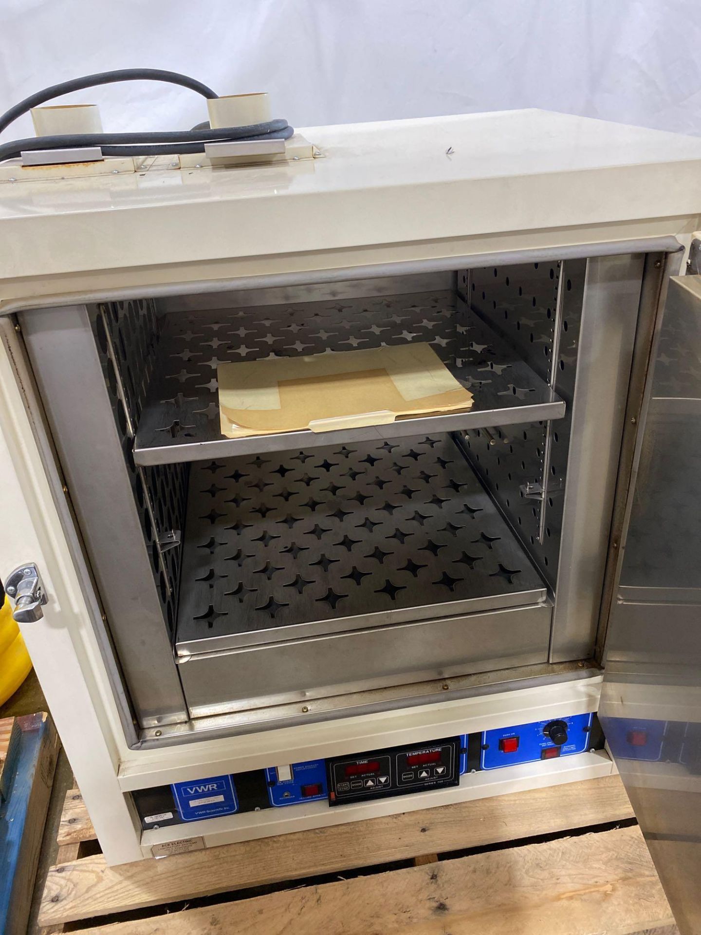 VWR Laboratory Oven - Image 3 of 8