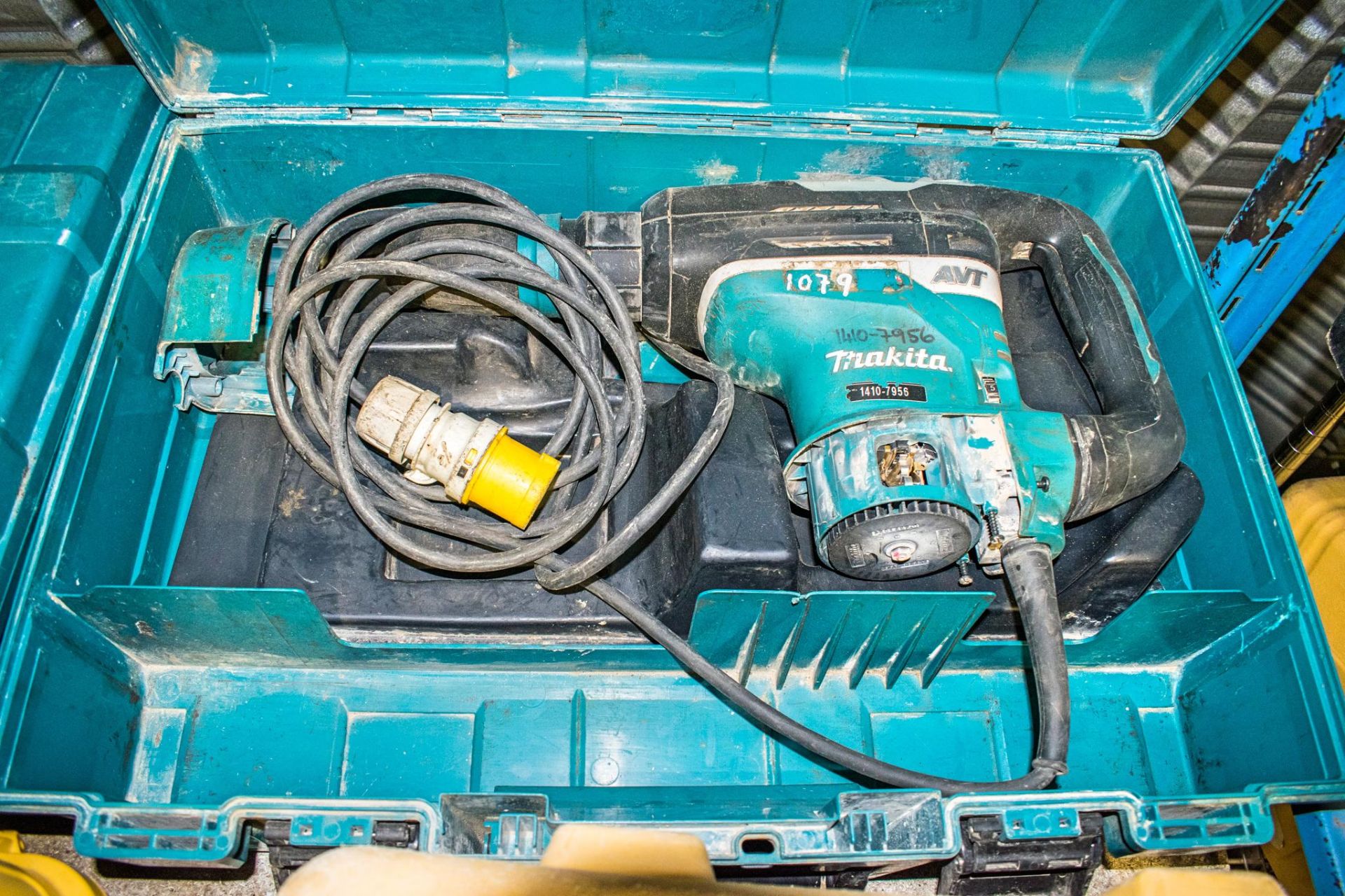 Makita 110v SDS rotary hammer drill c/w carry case ** Parts missing **