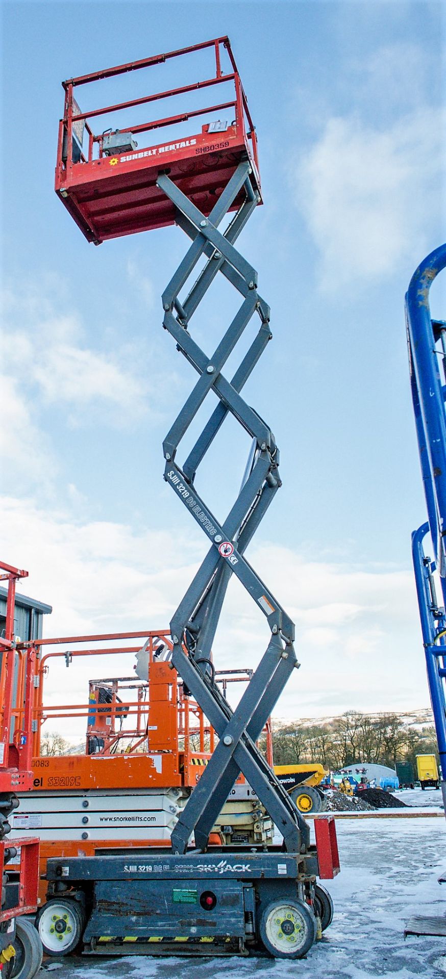 Skyjack SJIII 3219 battery electric scissor lift access platform Year: 2012 S/N: 22036514 SHB0359 - Image 5 of 7