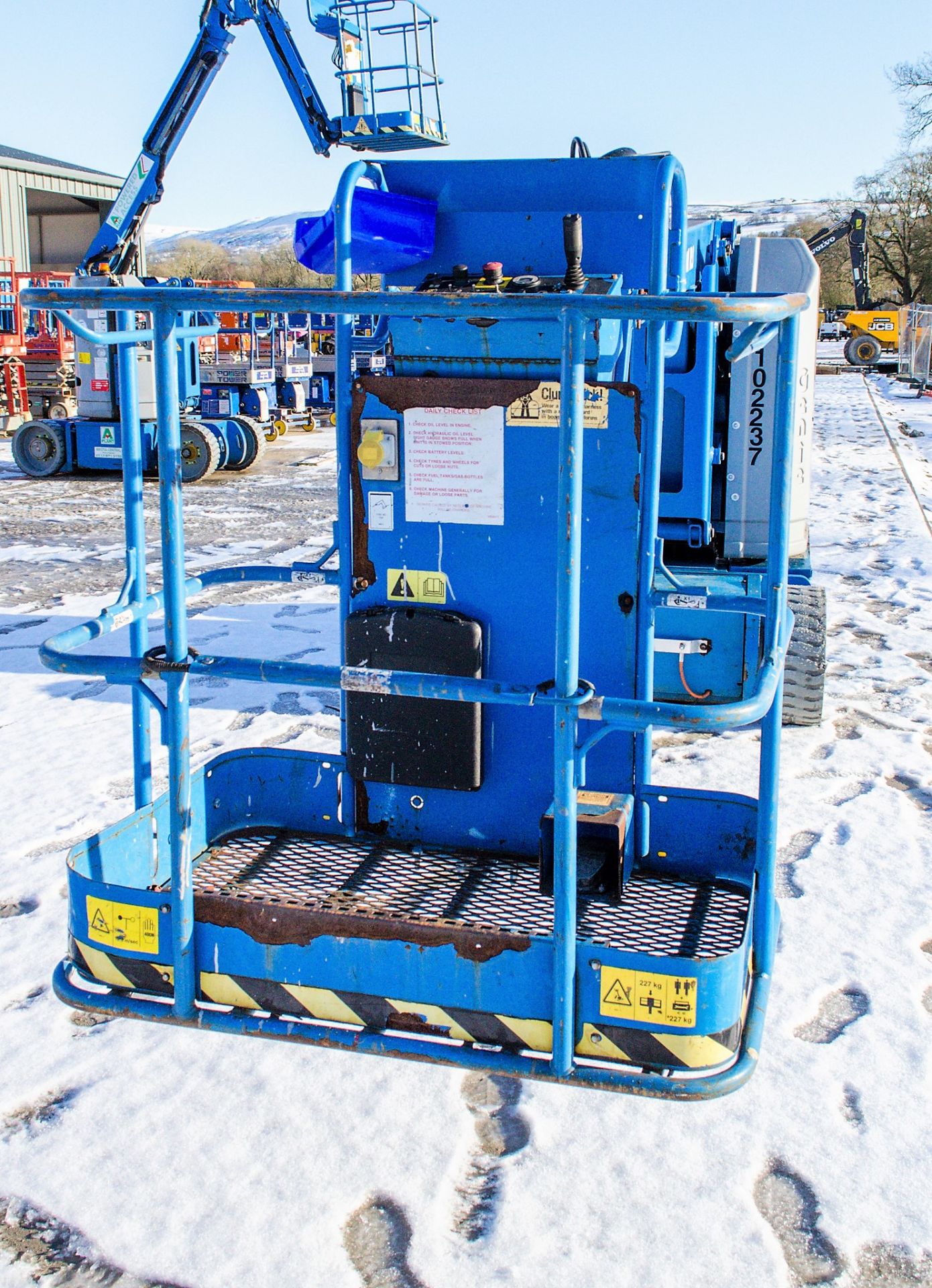 Genie Z-30/20 battery electric boom lift access platform Year: 2014 S/N: 15393 Recorded Hours: 189 - Image 5 of 15