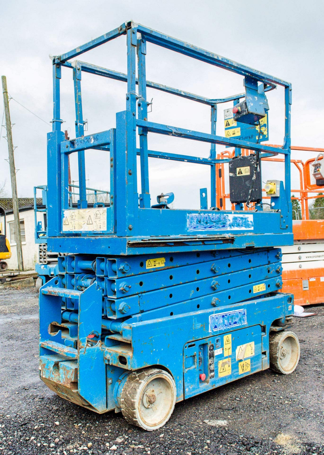 Genie GS1932 battery electric scissor lift access platform Year: 2008 S/N: 91671 Recorded Hours: 403