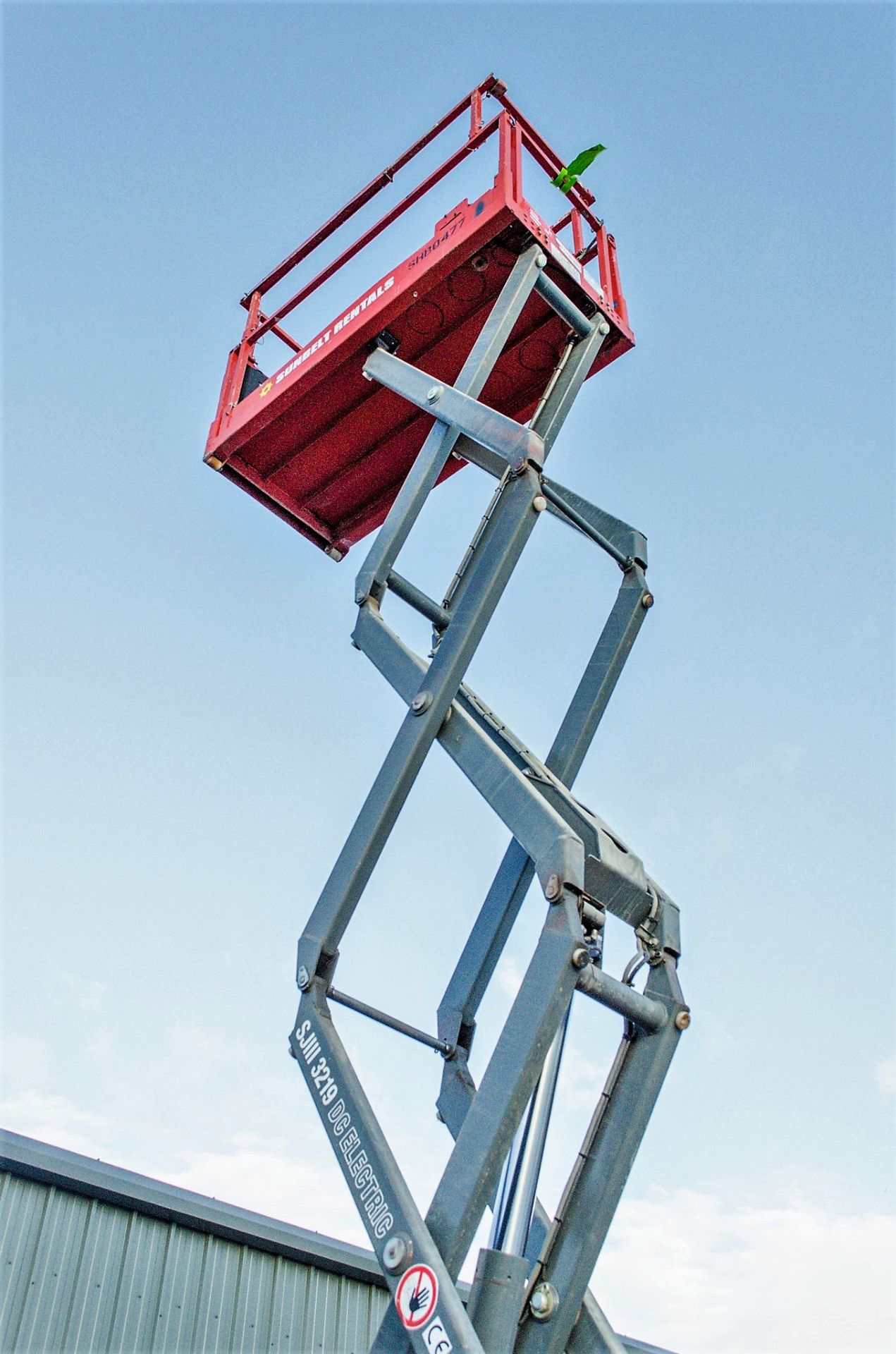 Skyjack SJIII 3219 battery electric scissor lift access platform Year: 2013 S/N: 22048481 SHB0477 - Image 6 of 8