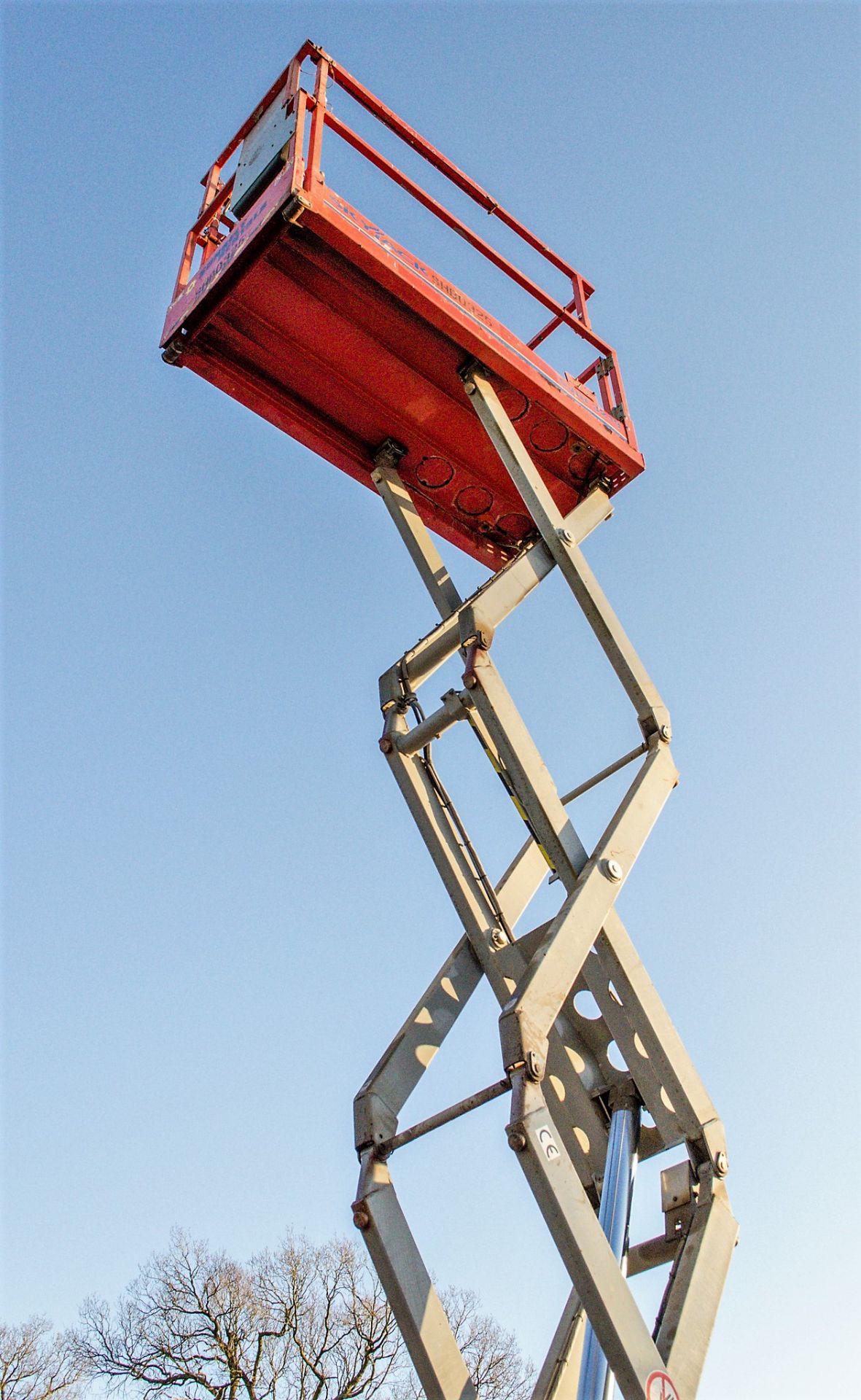 Skyjack SJIII 3219 battery electric scissor lift access platform Year: 2012 S/N: 22036535 SHB0325 - Image 6 of 8