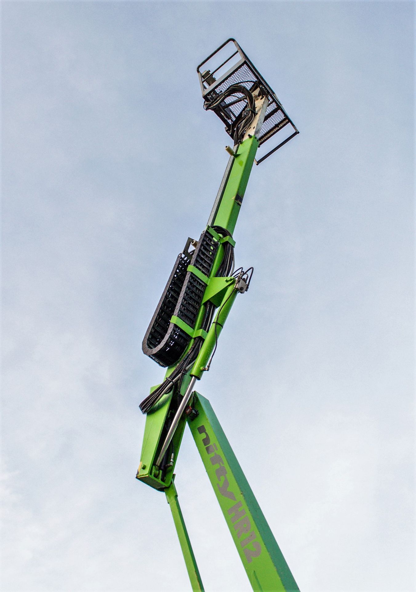 Nifty HR12 battery electric/diesel articulated boom lift access platform Year: 2007 S/N: 16530 SHC - Image 12 of 18