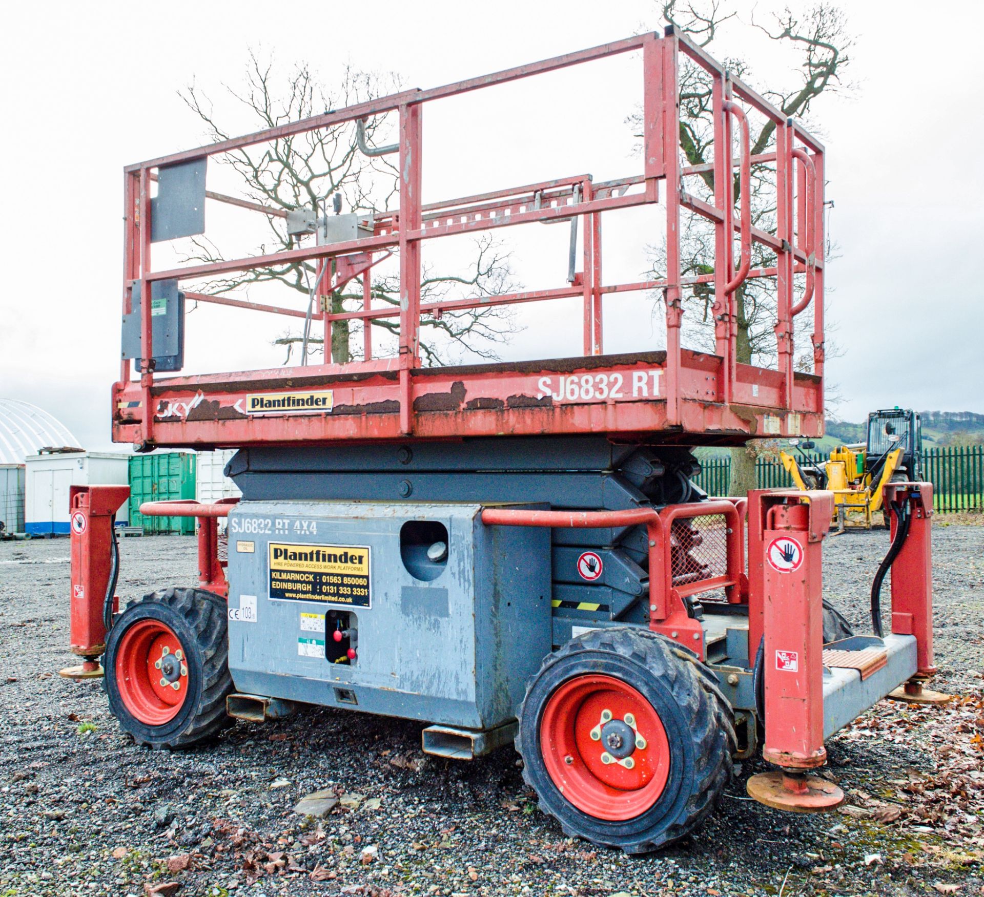 Skyjack SJ6832 RT 4x4 Rough Terrain scissor lift access platform Year: 2014 S/N: 37005232 Recorded - Image 2 of 10