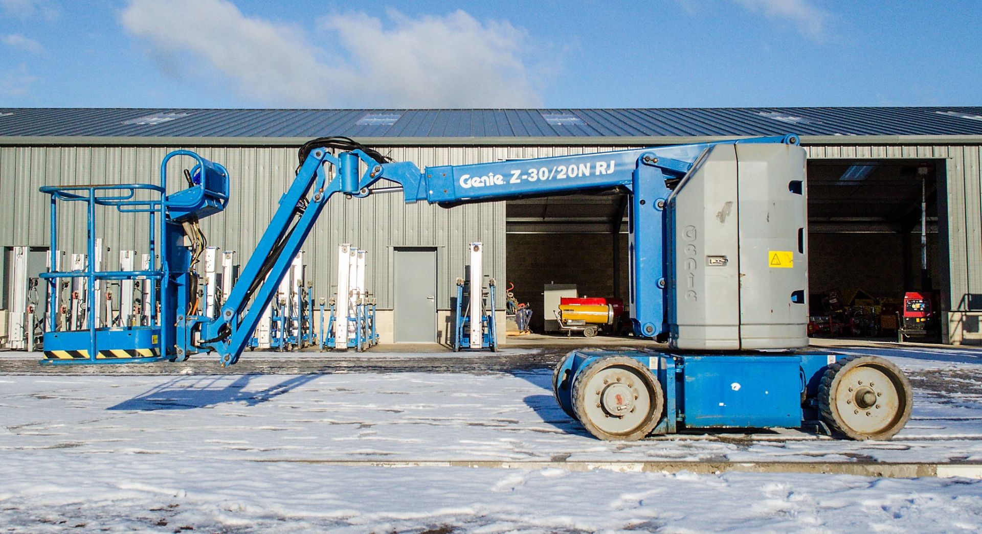 Genie Z-30/20 battery electric boom lift access platform Year: 2014 S/N: 15393 Recorded Hours: 189 - Image 7 of 15