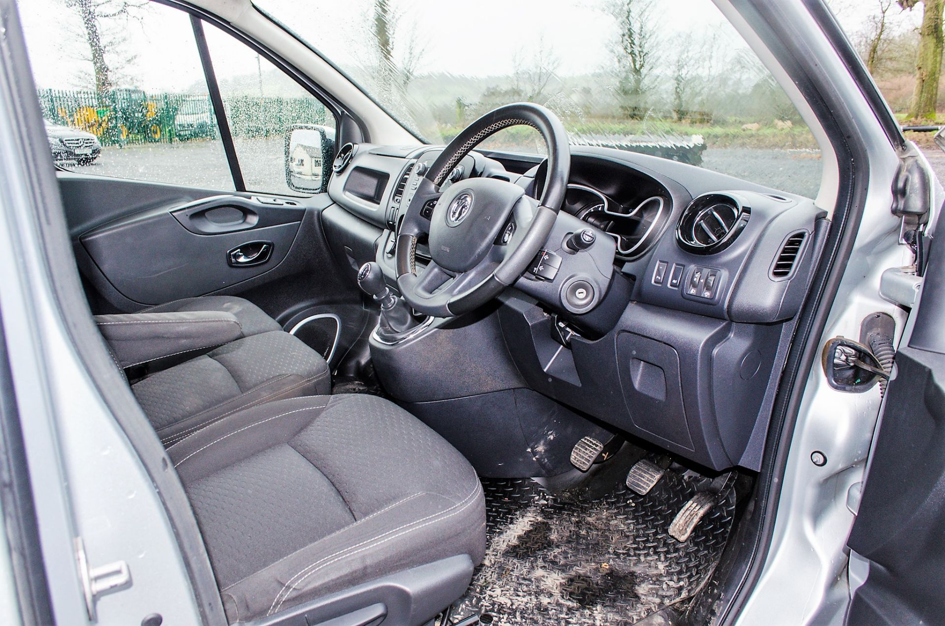 Vauxhall Vivaro 2900 Sportive CDTi 6 speed manual panel 6 seat crew van - Image 13 of 24
