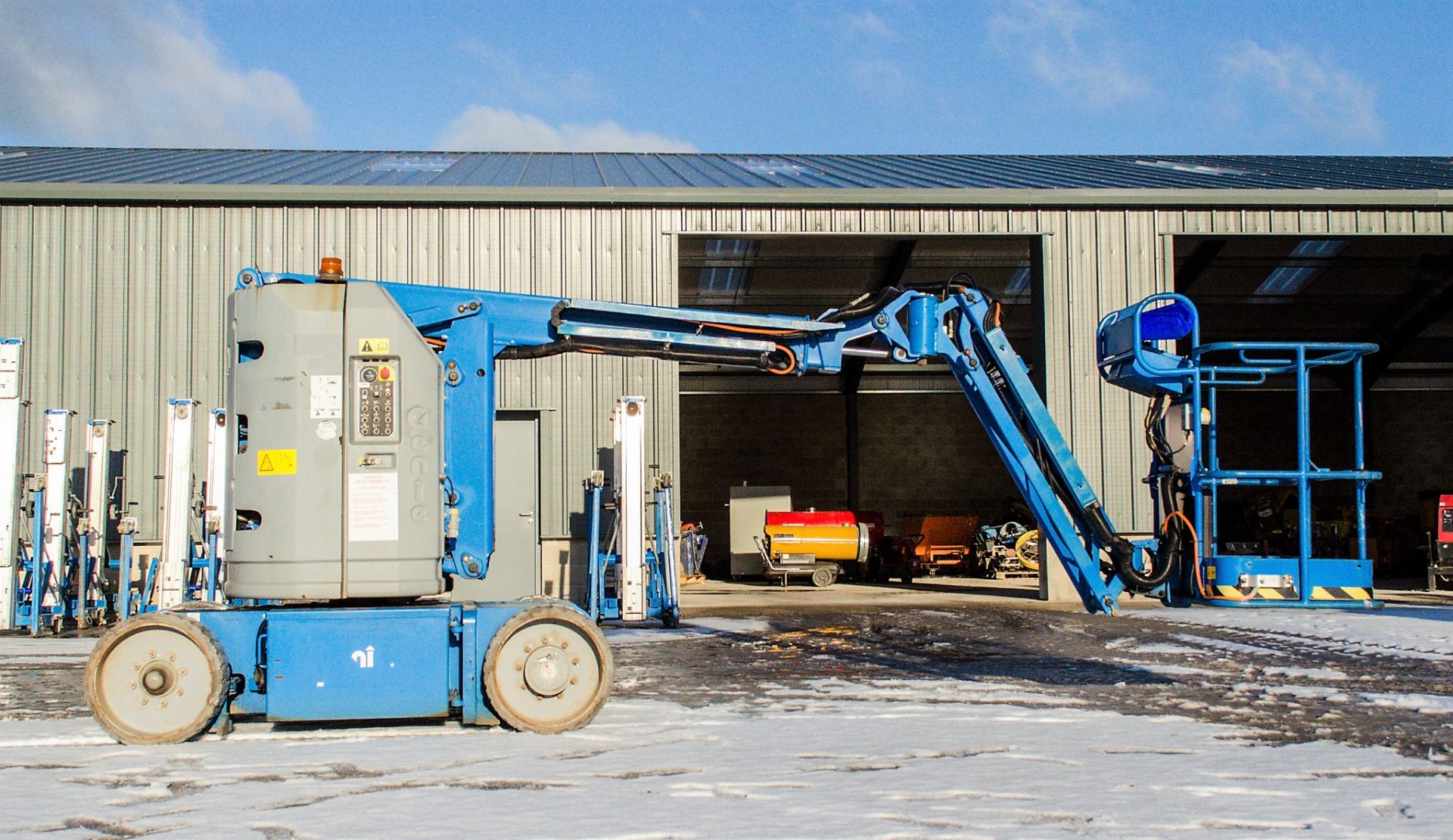 Genie Z-30/20 battery electric boom lift access platform Year: 2014 S/N: 15393 Recorded Hours: 189 - Image 8 of 15