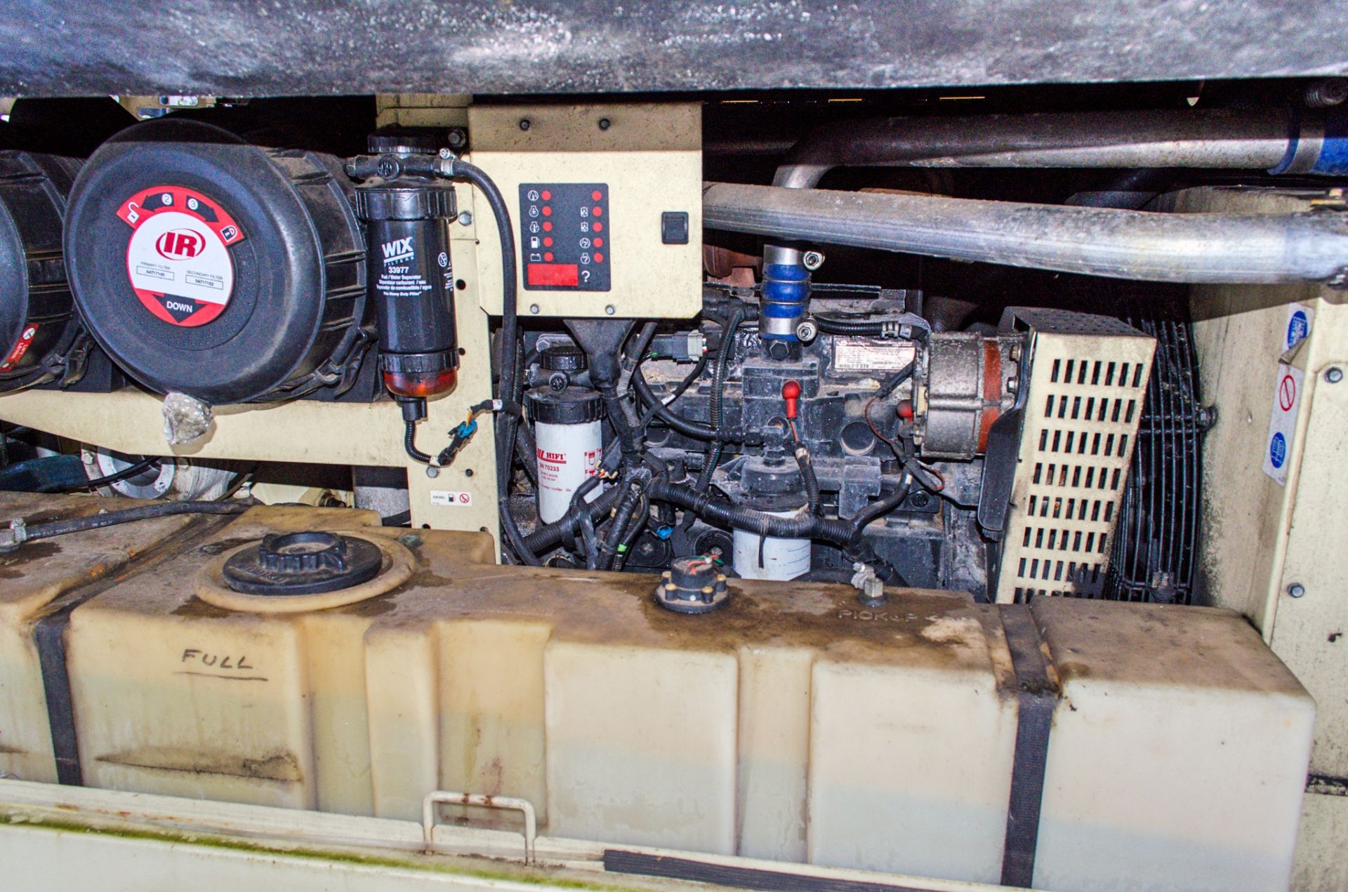 Doosan 7/120 400 cfm diesel driven mobile air compressor Year: 2011 S/N: 659219 Recorded Hours: 3506 - Image 3 of 5