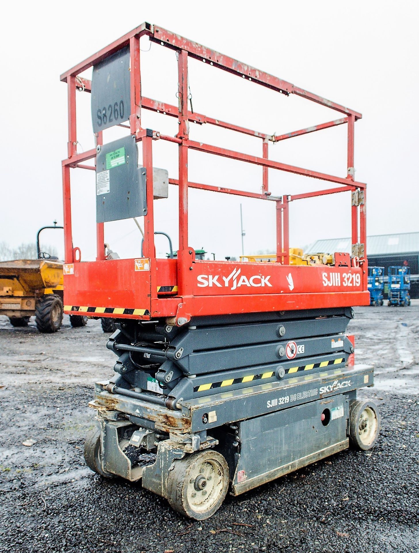 Skyjack SJIII 3219 battery electric scissor lift Year: 2013 S/N: 22044149 S8260