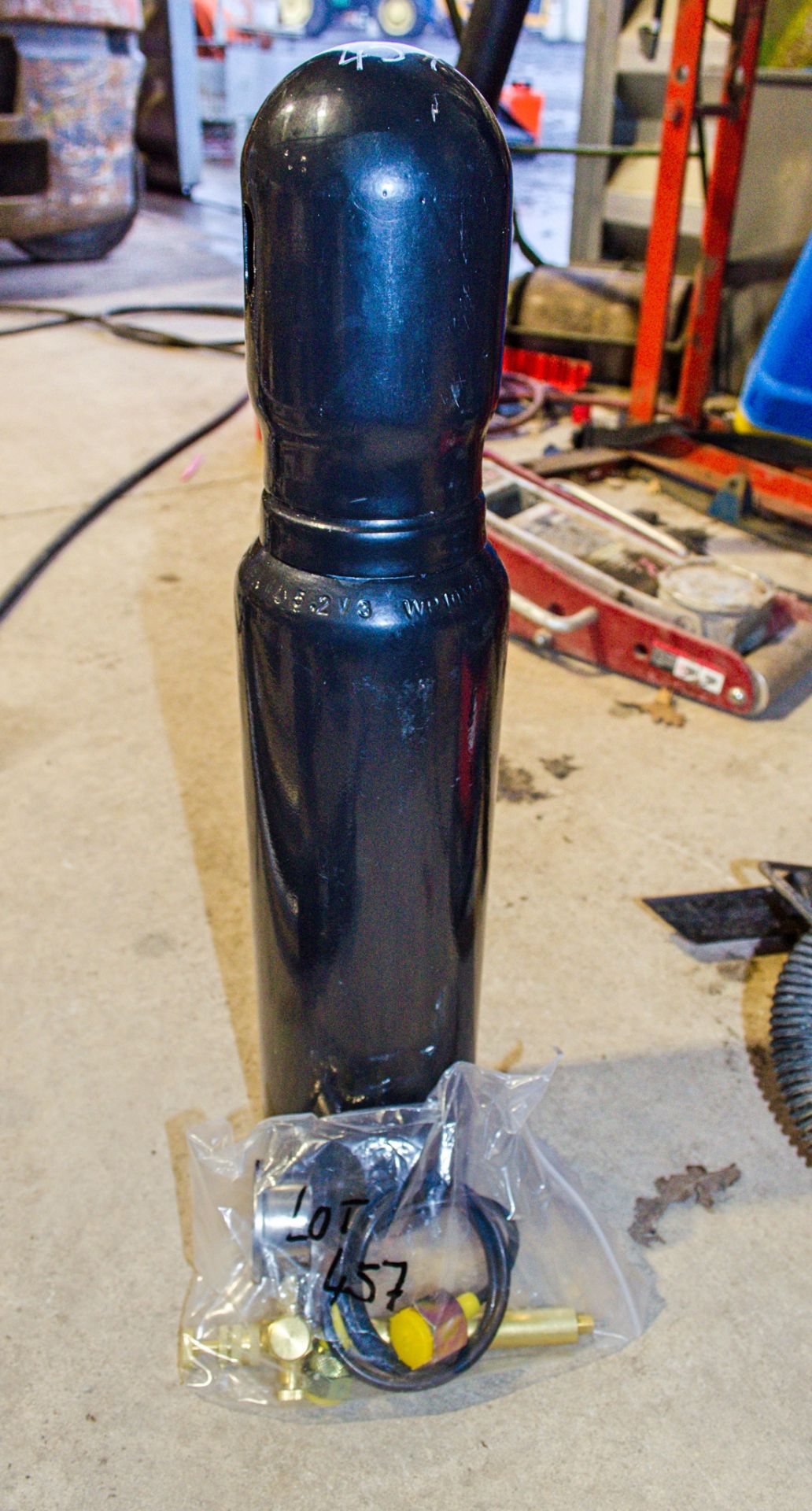 Re gassing kit for hydraulic breaker ** Unused **