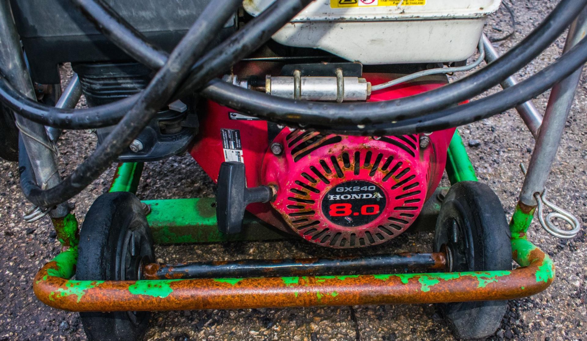 JCB Beaver petrol driven hydraulic power pack c/w hydraulic anti-vibe breaker - Image 3 of 3