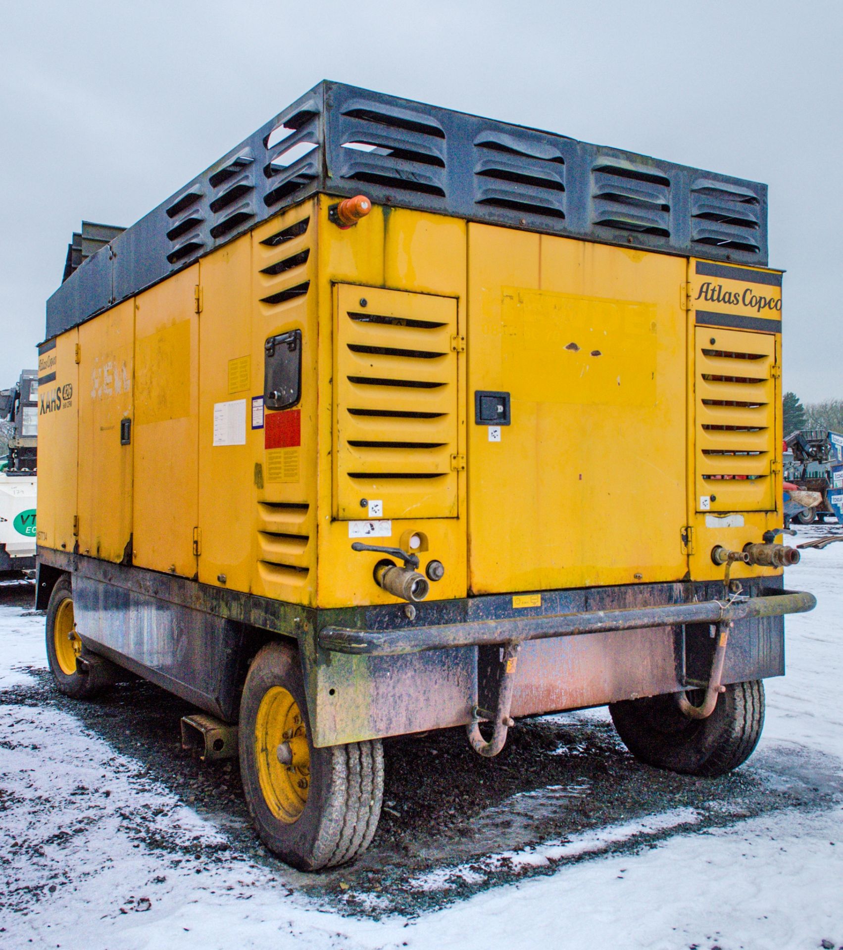Atlas Copco XAHS 426 900 cfm diesel driven air compressor Year: 2007 S/N: 70629064 Recorded Hours: - Image 2 of 5