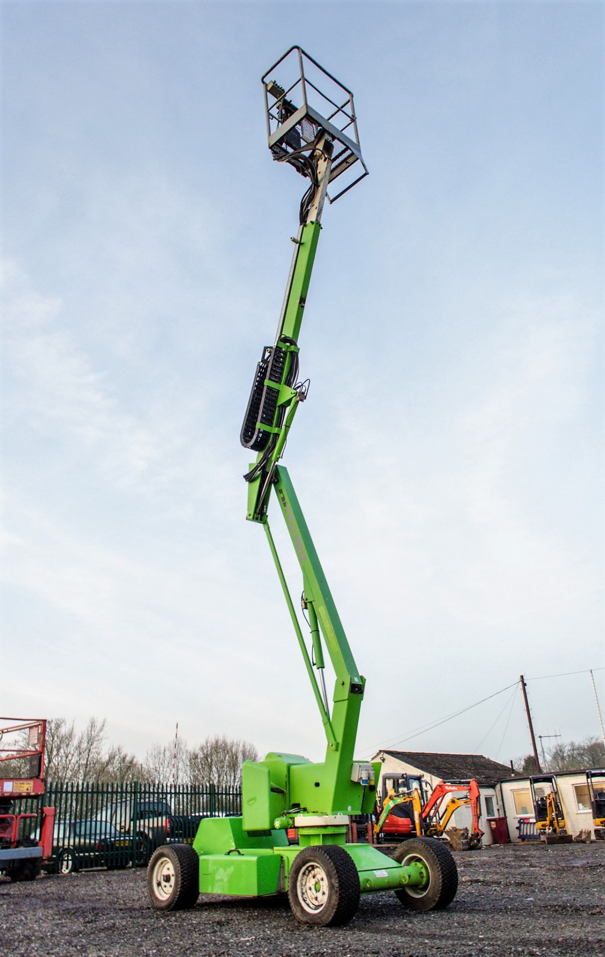 Nifty HR12 battery electric/diesel articulated boom lift access platform Year: 2007 S/N: 16530 SHC - Image 11 of 18