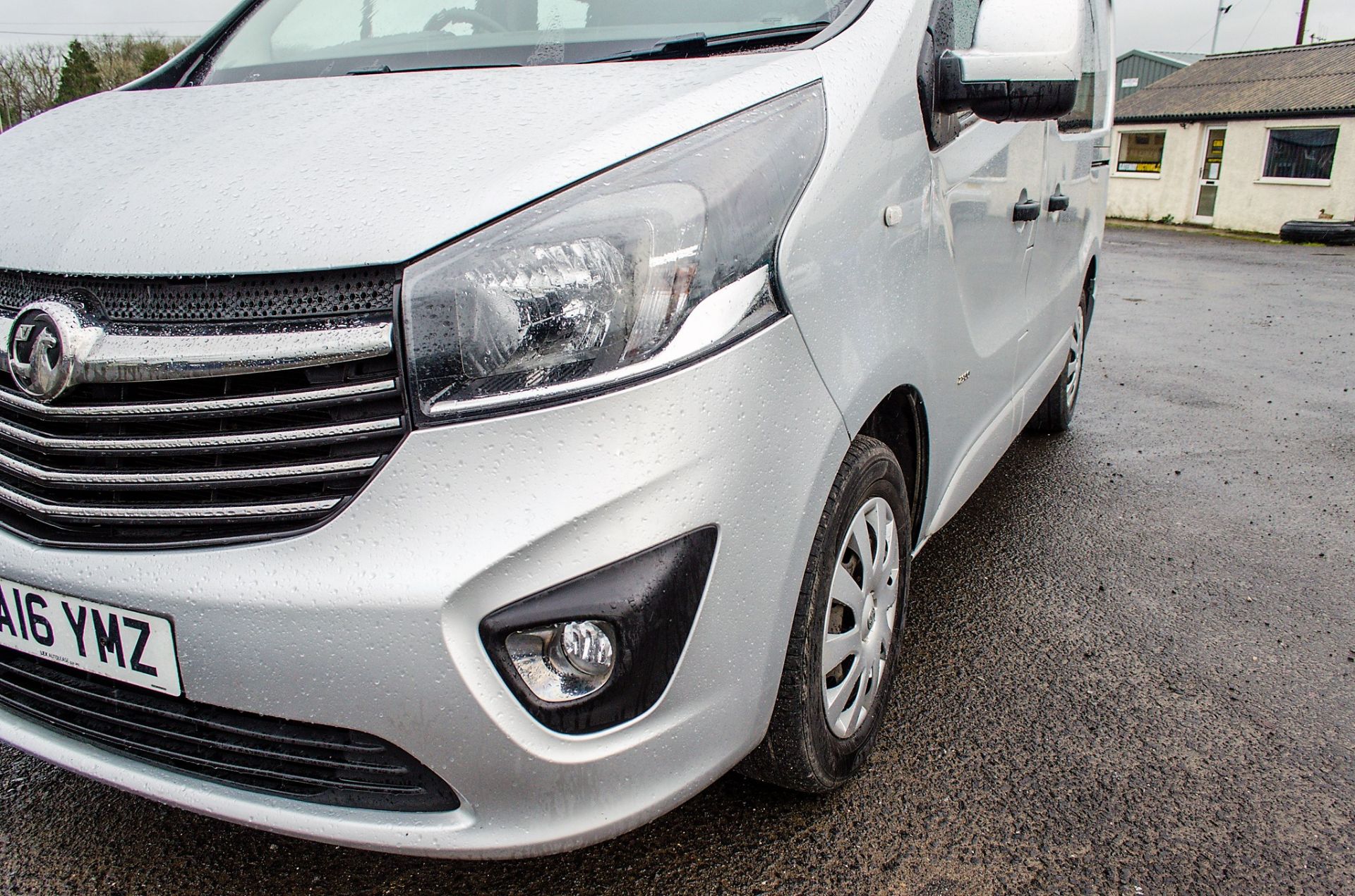 Vauxhall Vivaro 2900 Sportive CDTi 6 speed manual panel 6 seat crew van - Image 9 of 24