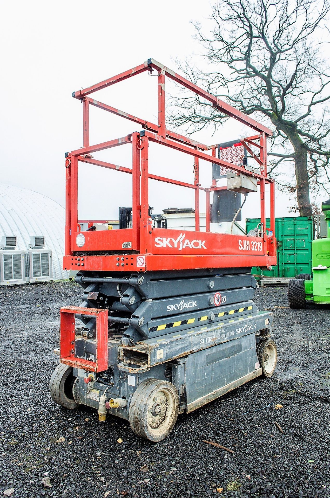 Skyjack SJIII 3219 battery electric scissor lift Year: 2013 S/N: 22044149 S8260 - Image 2 of 5