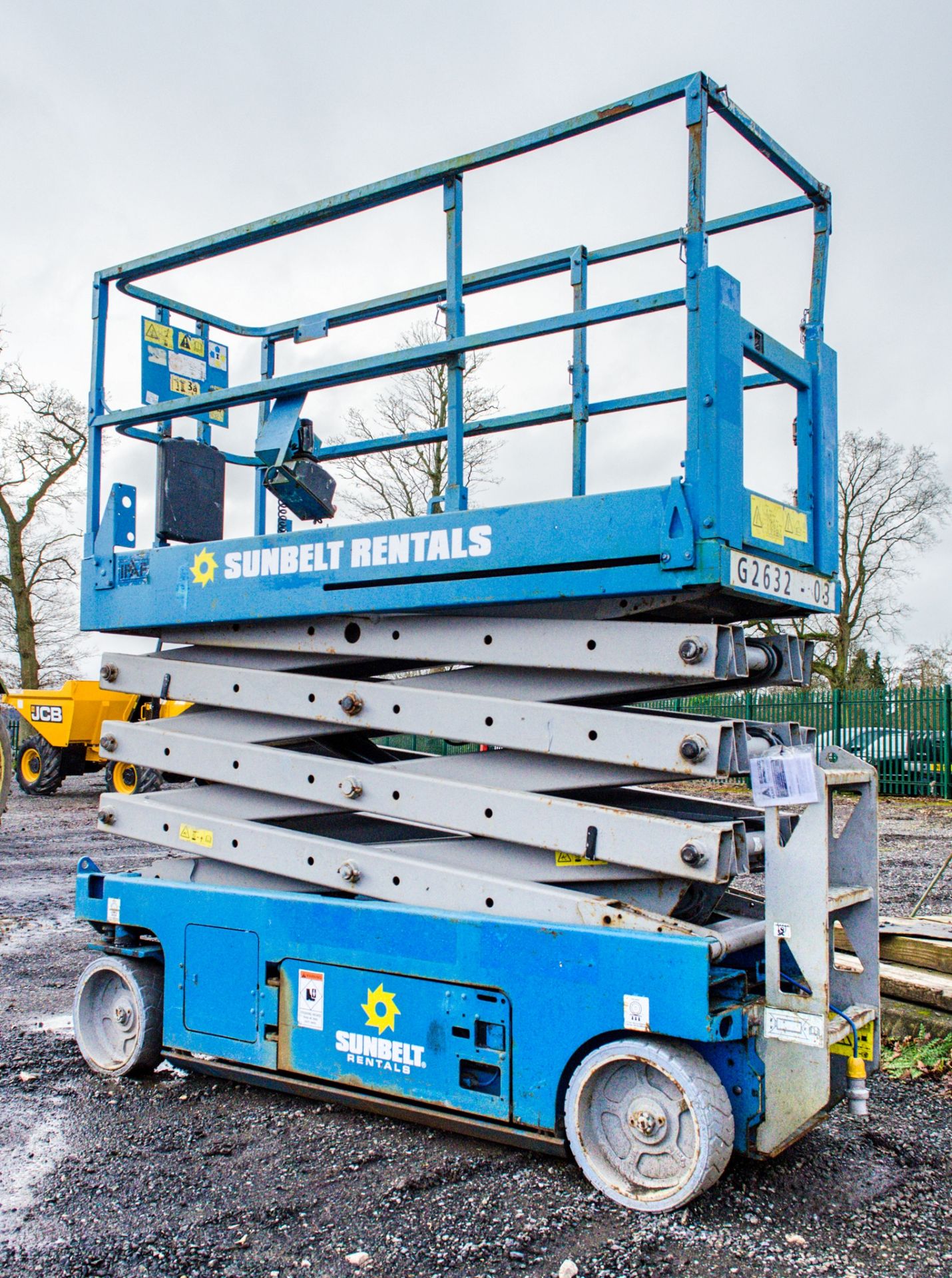 Genie GS2632 battery electric scissor lift access platform Year: 2008 S/N: 91671 Recorded Hours: 415 - Image 5 of 7