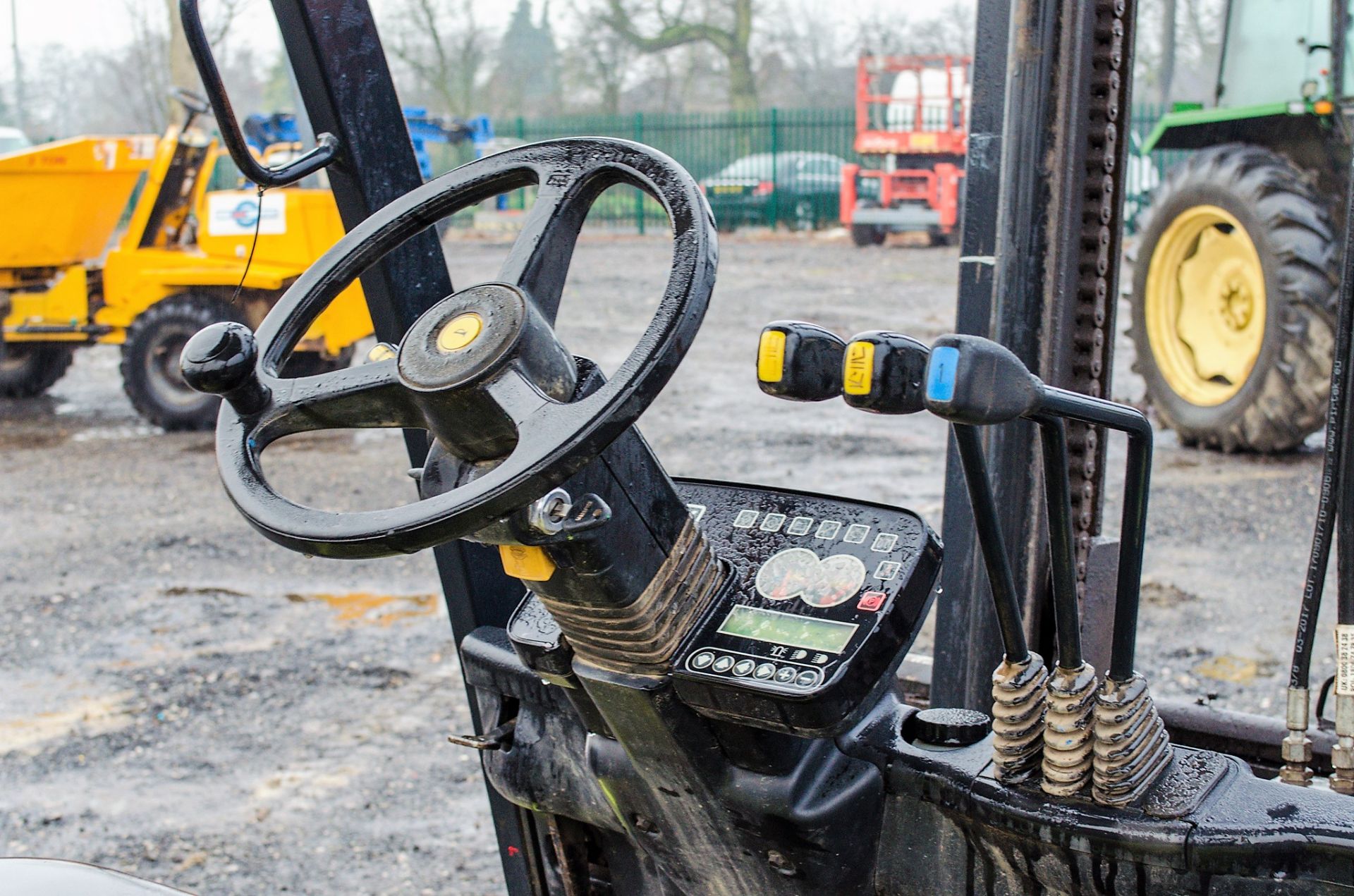 Clark C35 3.5 tonne diesel driven fork lift truck Year: 2014 S/N: 2518-9843 Recorded Hours: 4744 AP - Image 13 of 15