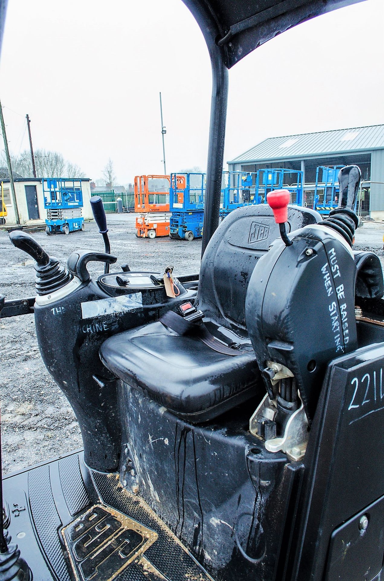 JCB 801.4 CTS1.5 tonne rubber tracked mini excavator Year: 2014 S/N: 2070484 Recorded Hours: 1398 - Image 16 of 18