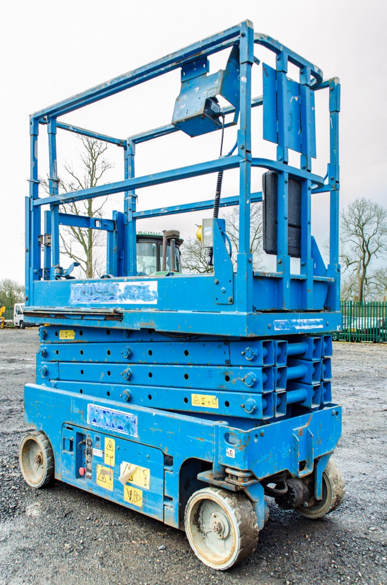 Genie GS1932 battery electric scissor lift access platform Year: 2008 S/N: 91671 Recorded Hours: 403 - Image 2 of 7
