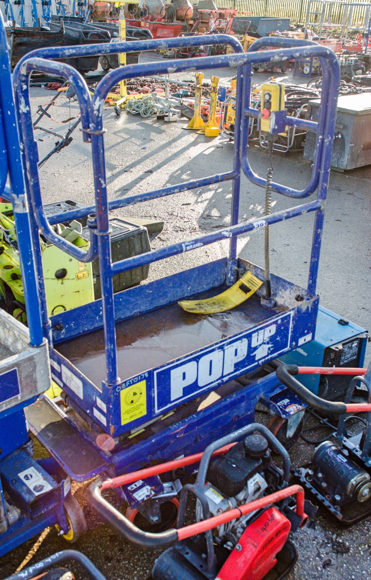 Pop Up push along battery electric access platform 08FT0178 - Image 2 of 4