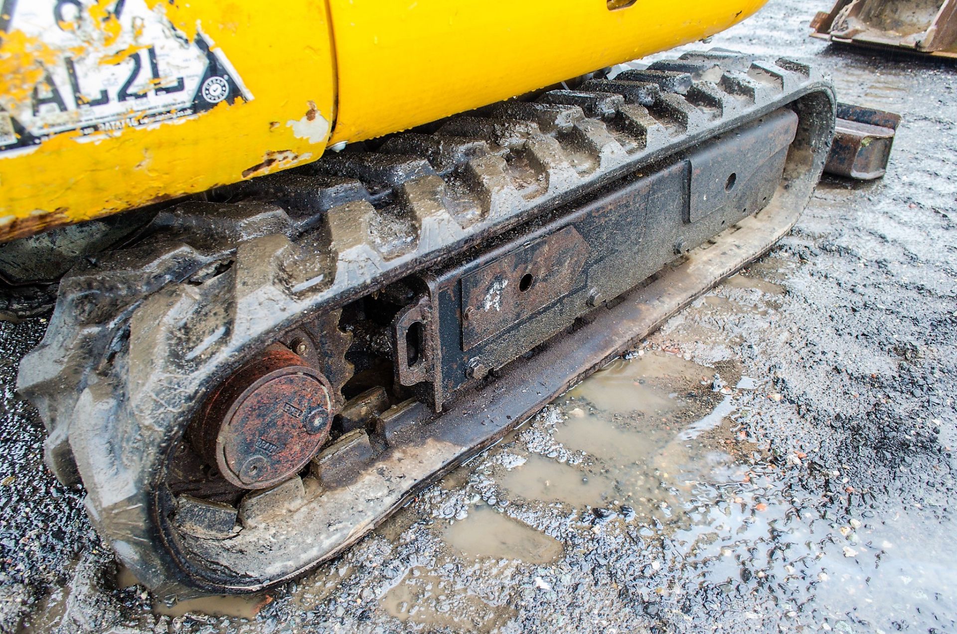 JCB 801.4 CTS1.5 tonne rubber tracked mini excavator Year: 2014 S/N: 2070484 Recorded Hours: 1398 - Image 9 of 18