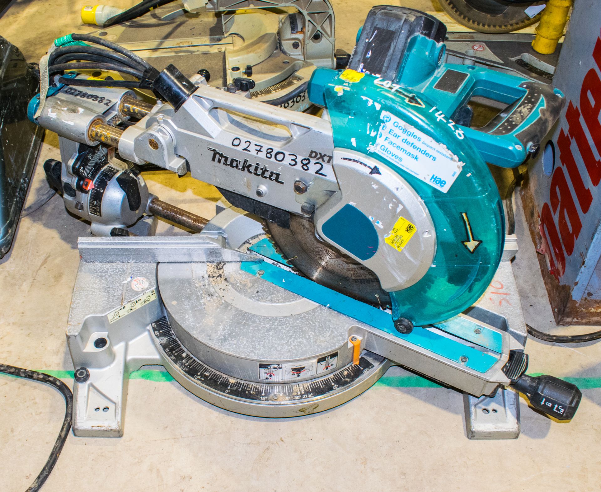 Makita 110v cross cut mitre saw