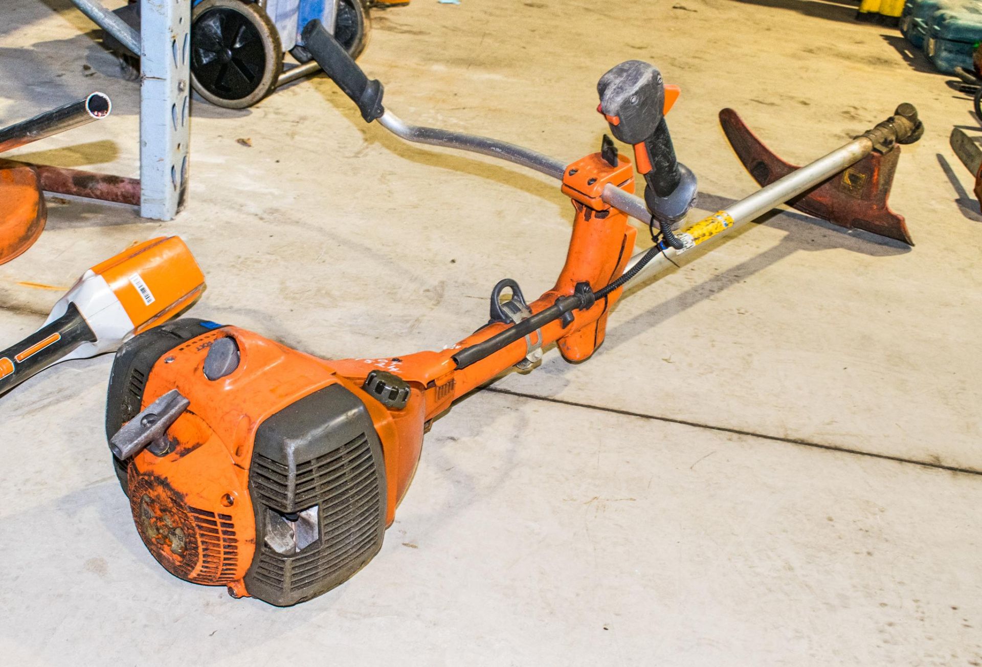 Husqvarna 555RXT petrol driven strimmer ** Head missing **