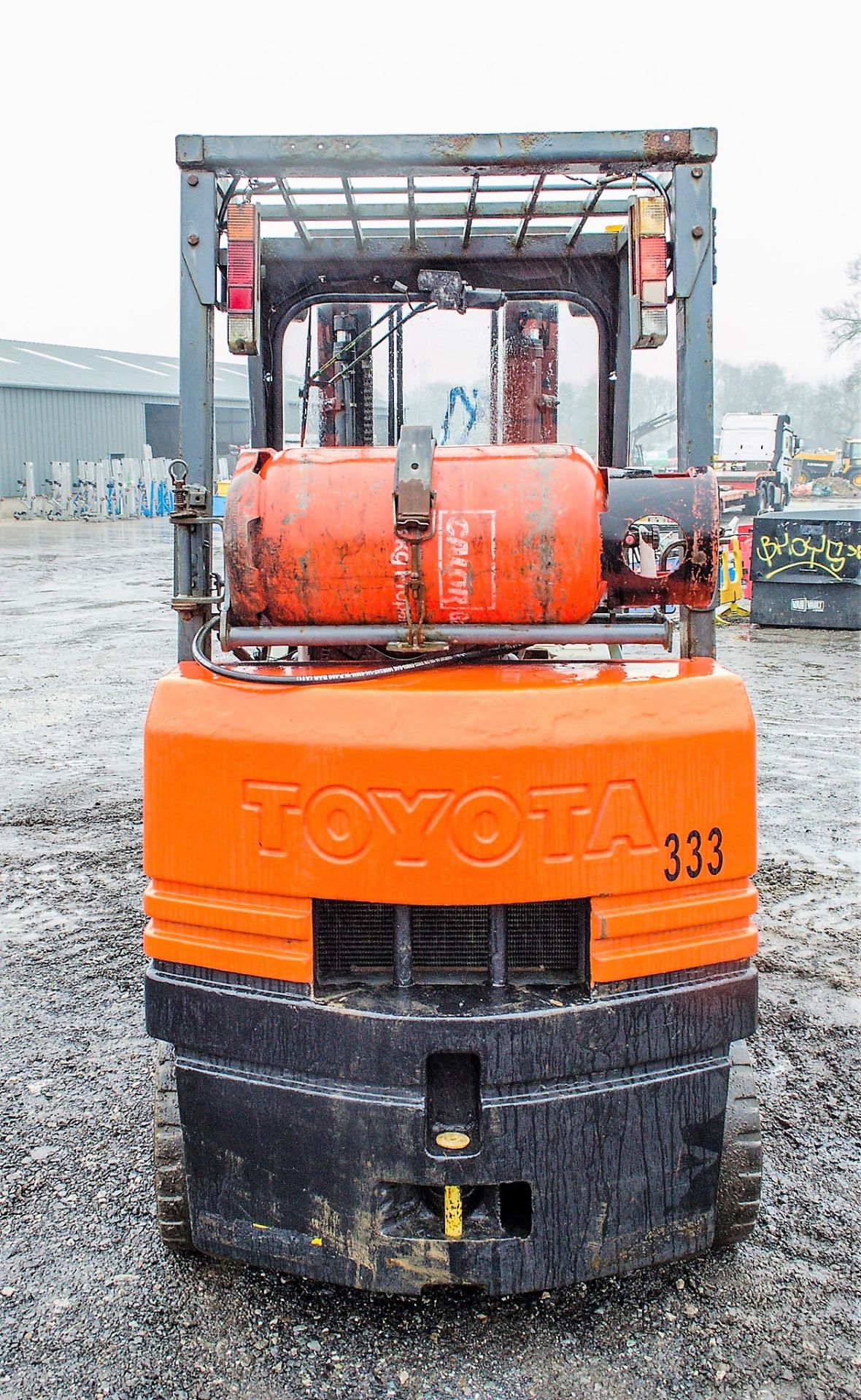 Toyota SFGC25 2.5 tonne gas powered fork lift truck Year: 1995 S/N: 83483 Recorded Hours: 13302 333 - Image 6 of 14