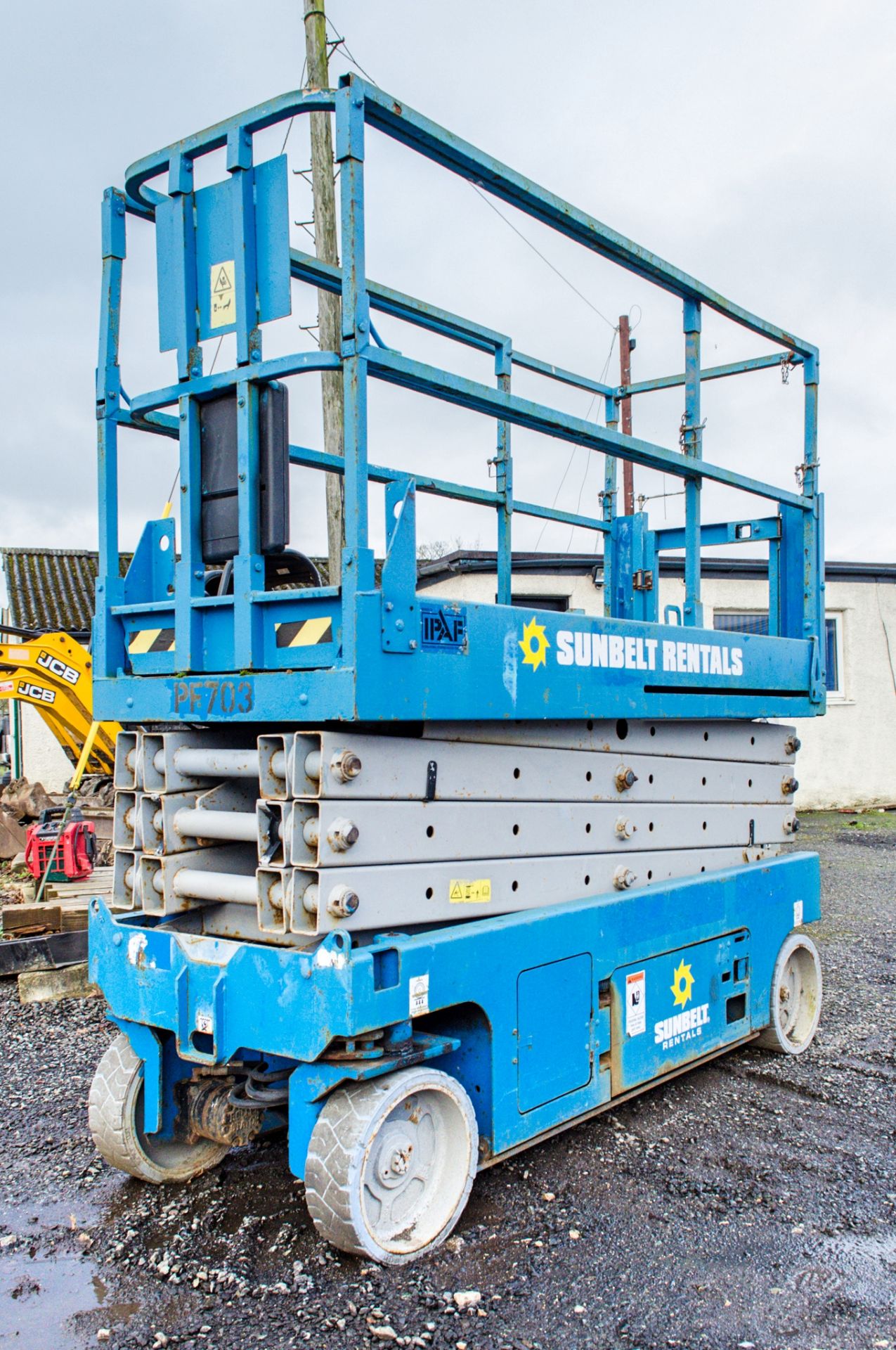 Genie GS2632 battery electric scissor lift access platform Year: 2008 S/N: 91671 Recorded Hours: 415 - Image 3 of 7