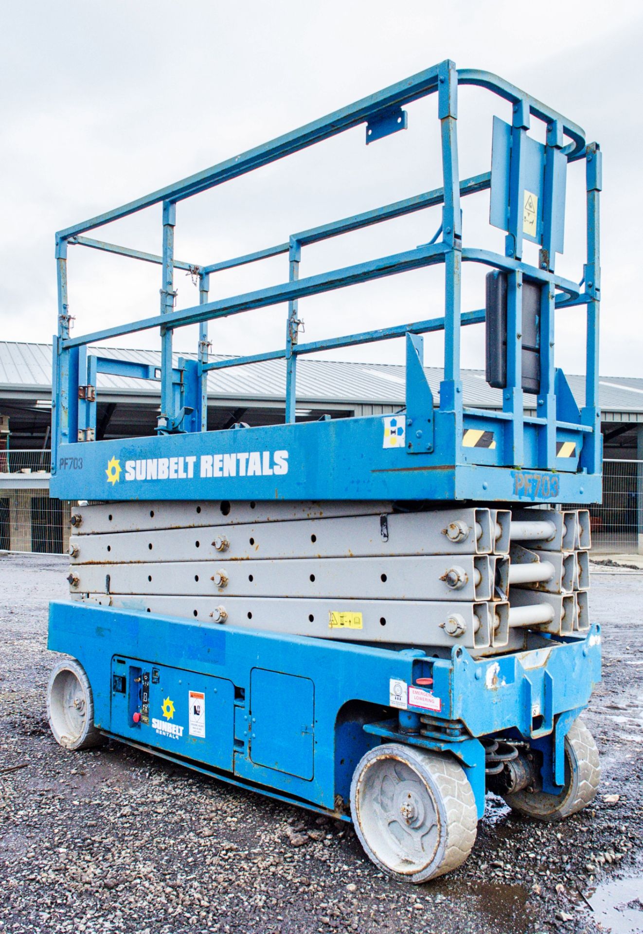 Genie GS2632 battery electric scissor lift access platform Year: 2008 S/N: 91671 Recorded Hours: 415 - Image 2 of 7