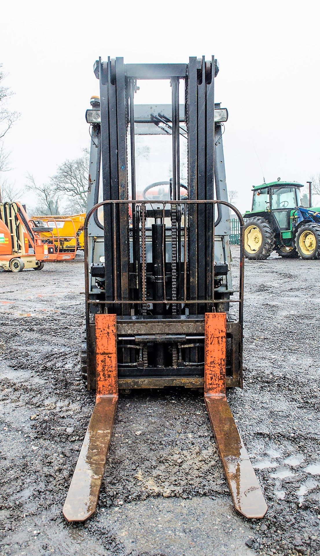 Toyota SFGC25 2.5 tonne gas powered fork lift truck Year: 1995 S/N: 83483 Recorded Hours: 13302 333 - Image 5 of 14