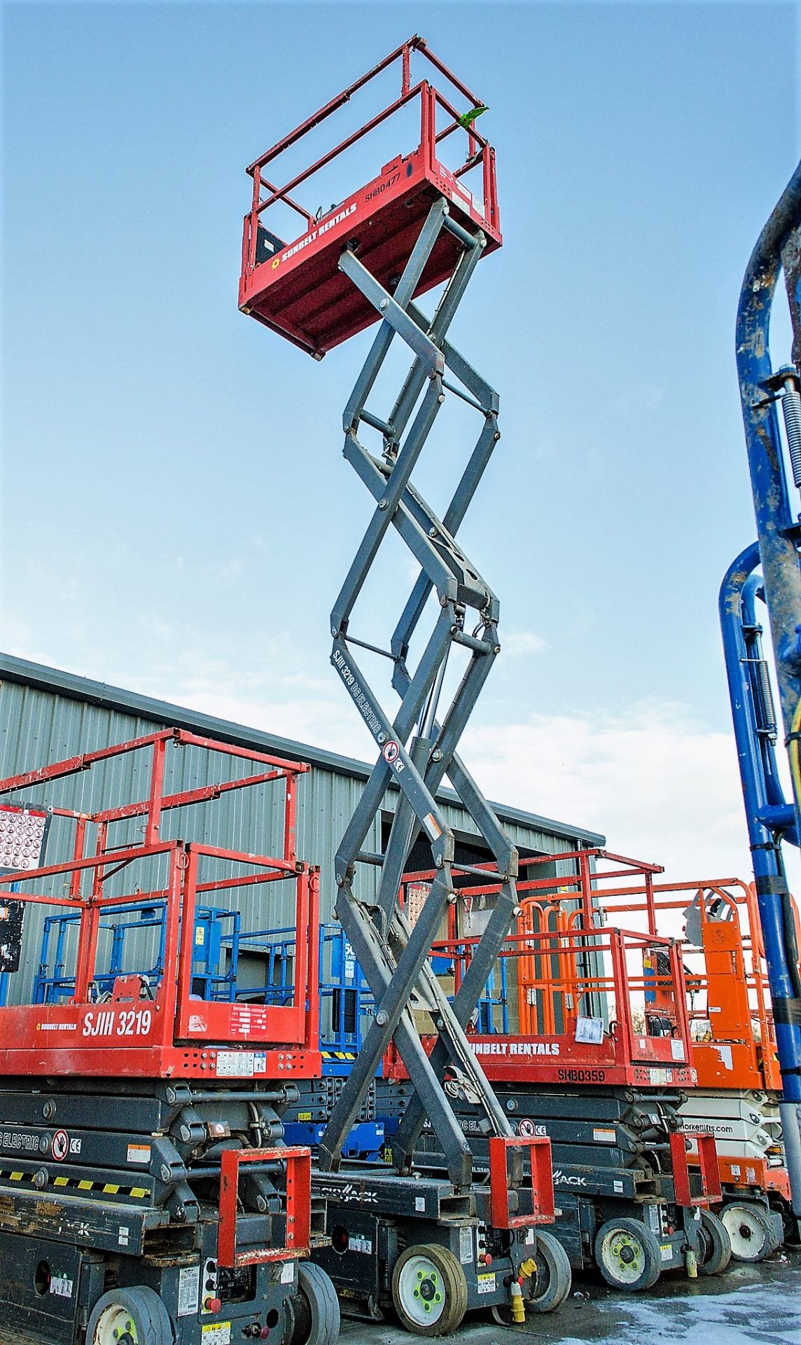 Skyjack SJIII 3219 battery electric scissor lift access platform Year: 2013 S/N: 22048481 SHB0477 - Image 5 of 8