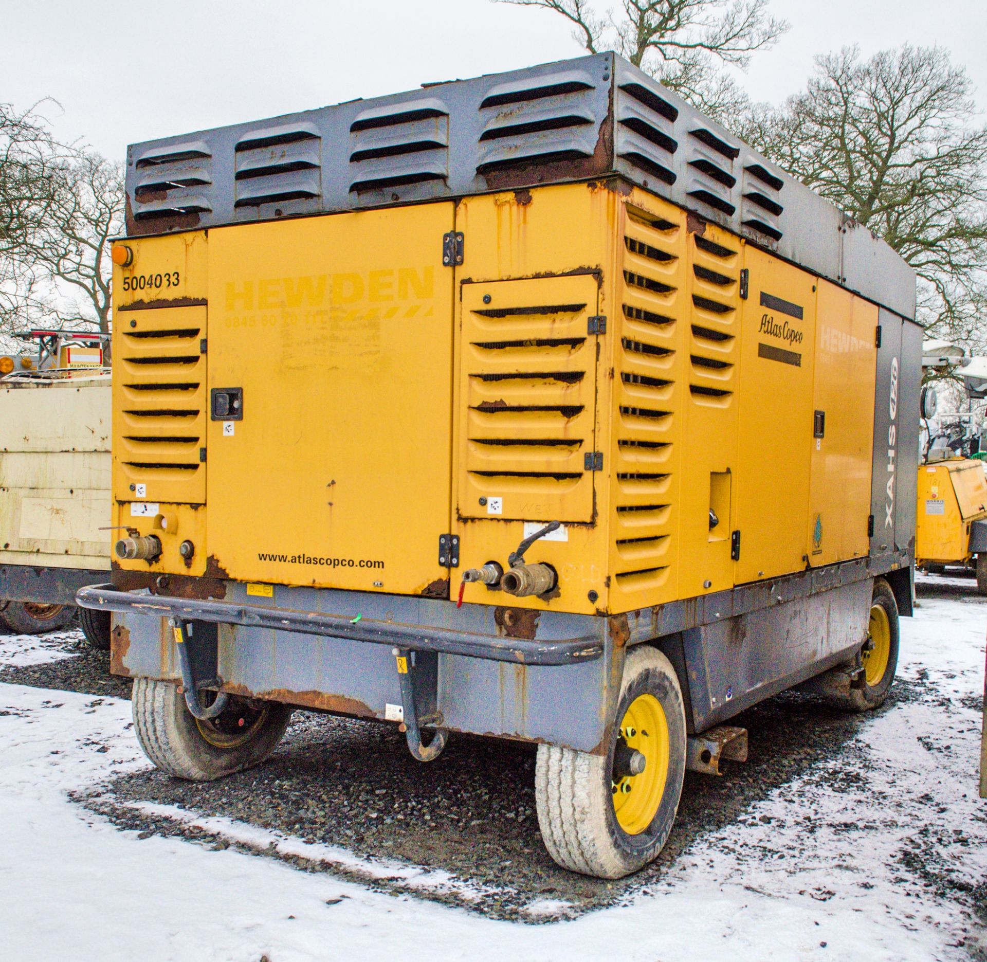 Atlas Copco XAHS 426 900 cfm diesel driven air compressor Year: 2008 S/N: 80706799 Recorded Hours: - Image 2 of 5