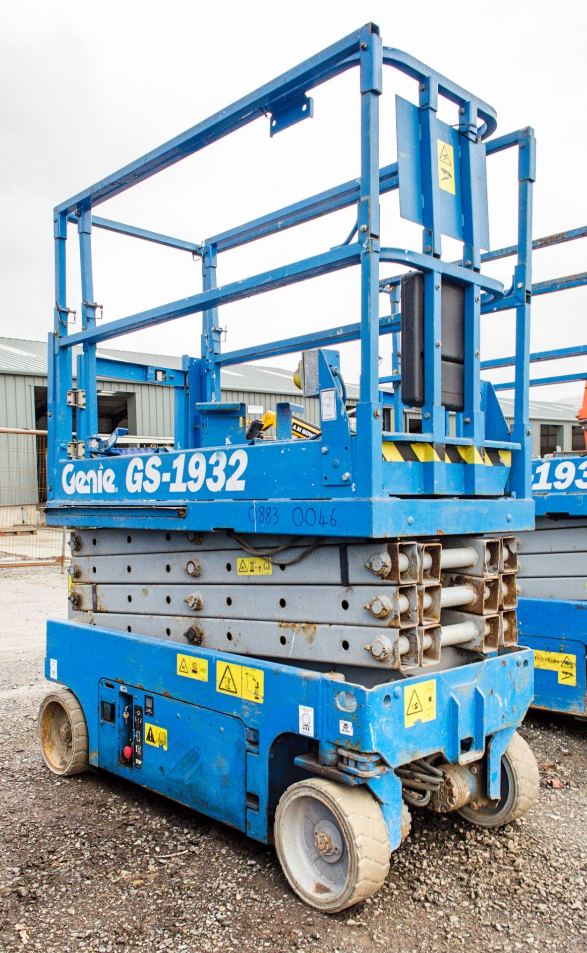 Genie GS1932 battery electric scissor lift access platform Year: 2008 S/N:  Recorded Hours: 254 - Image 2 of 6