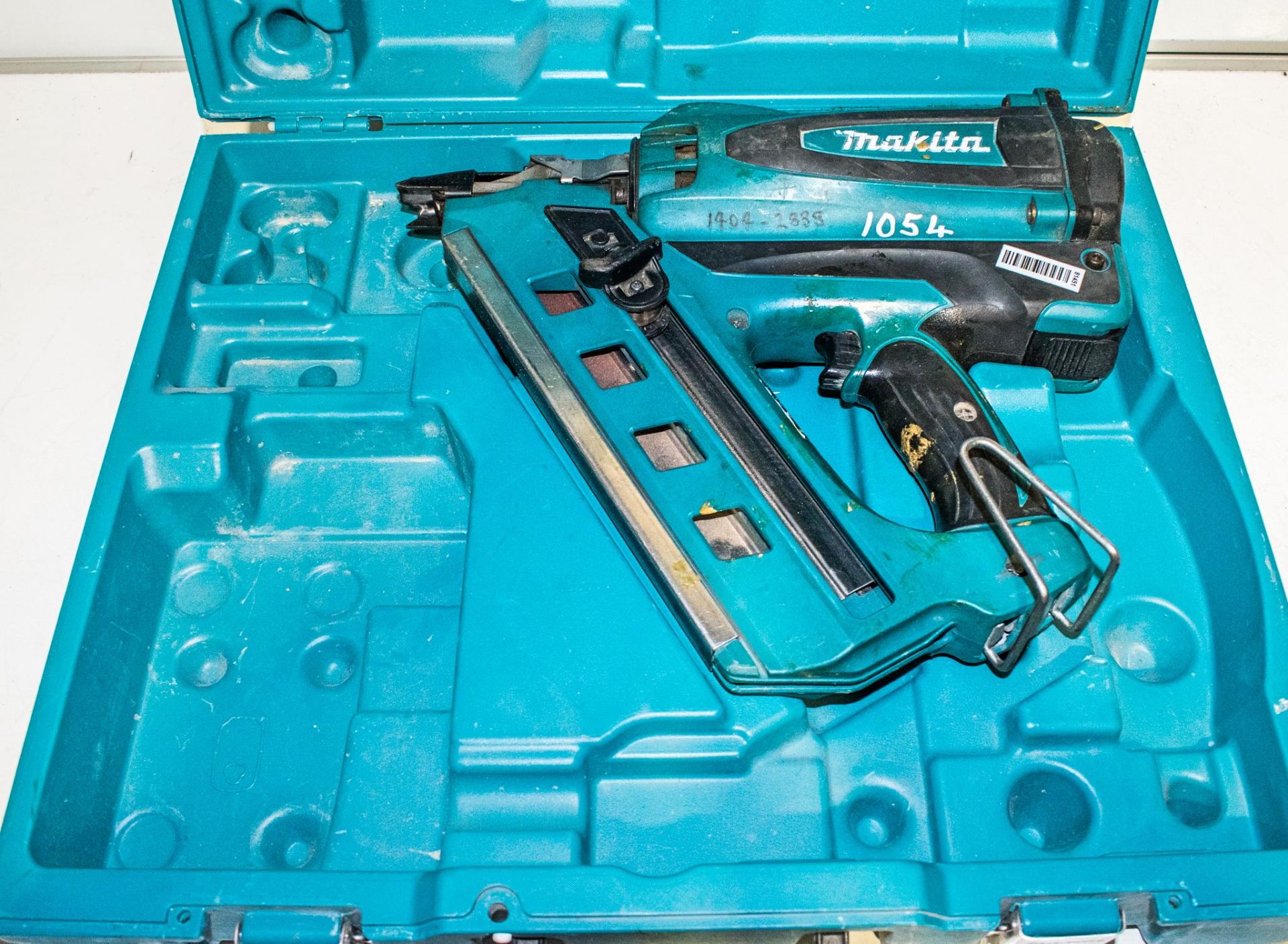 Makita nail gun c/w carry case ** No charger or battery **