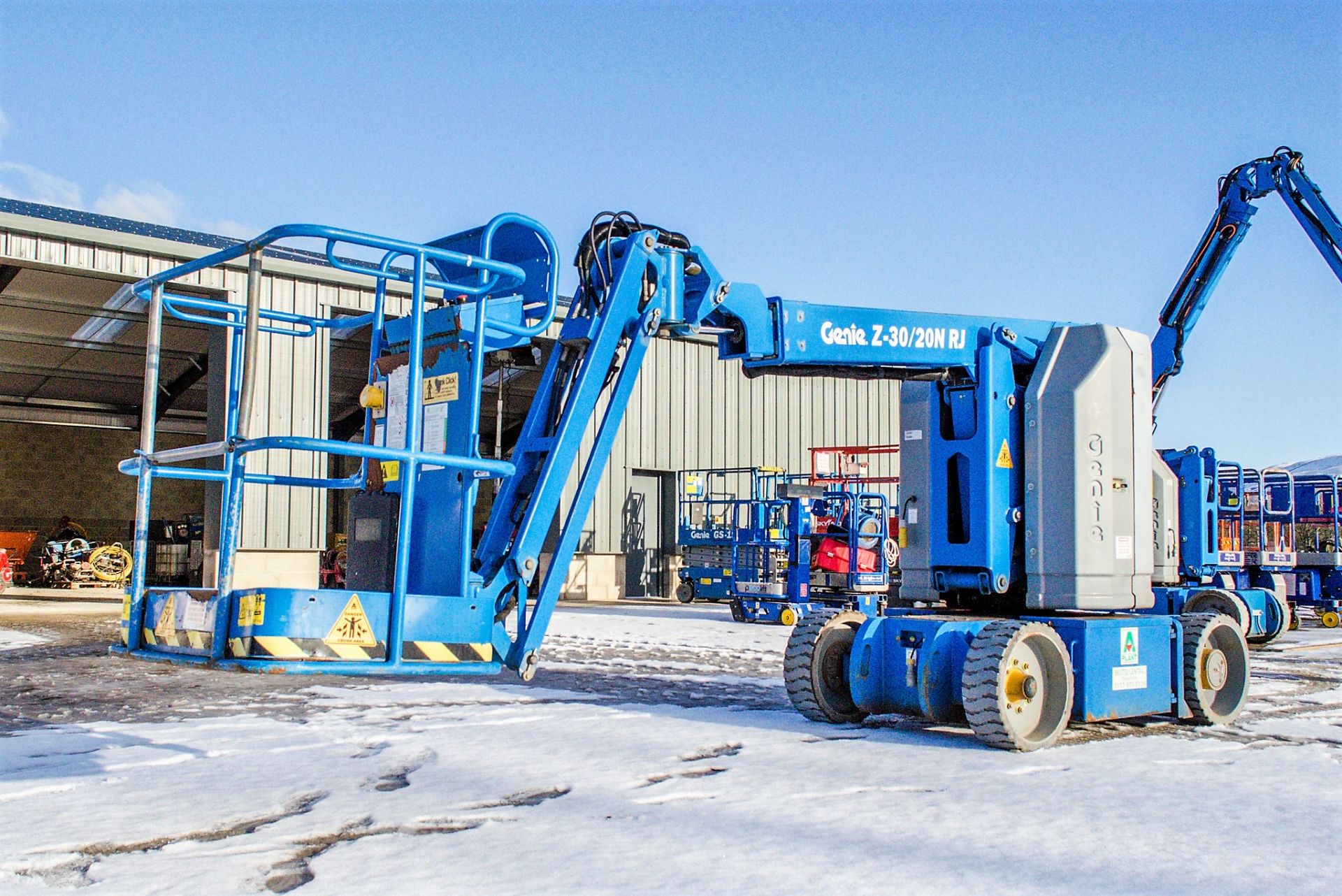 Genie Z-30/20 battery electric boom lift access platform Year: 2014 S/N: 15129 Recorded Hours: 208