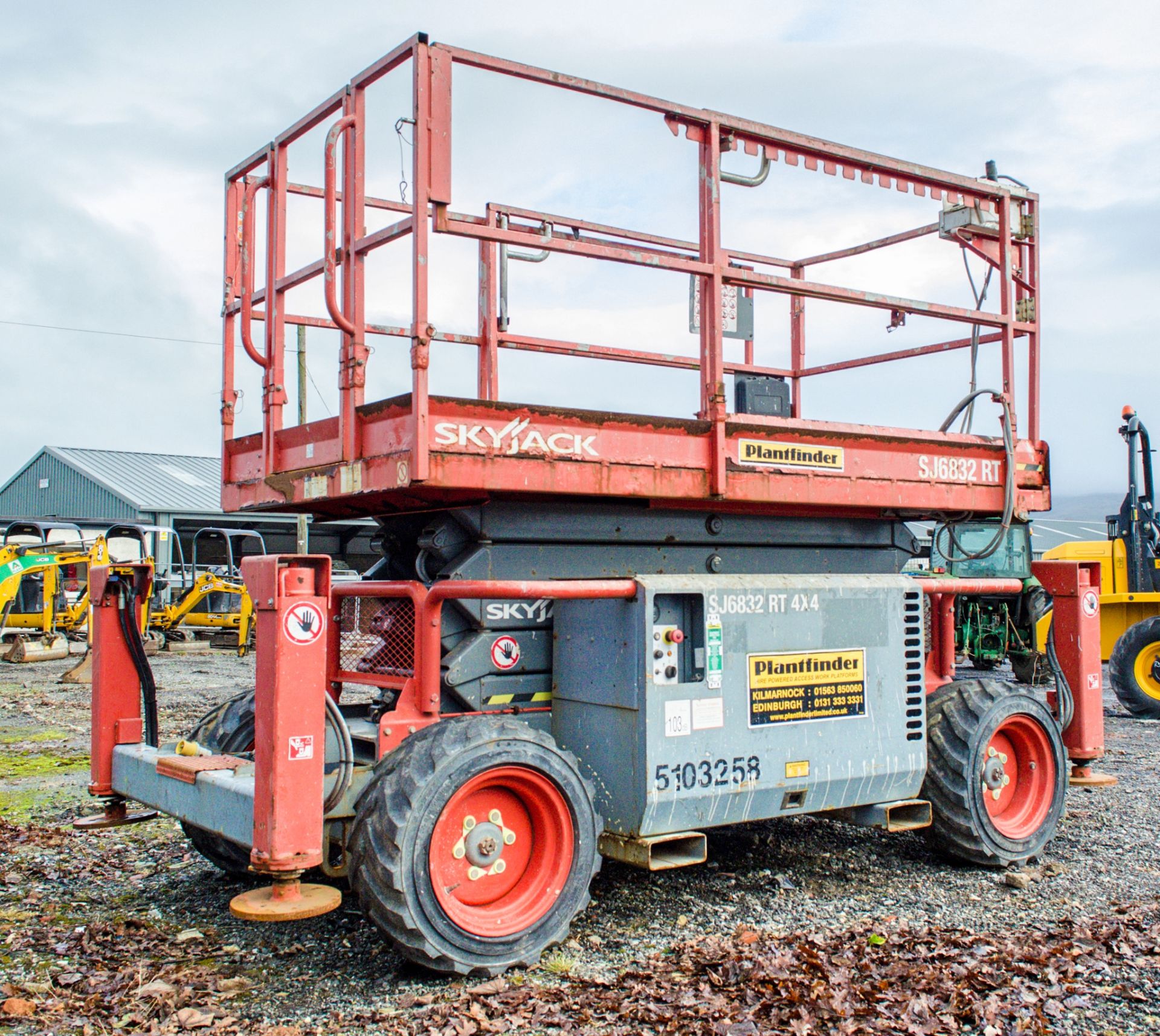 Skyjack SJ6832 RT 4x4 Rough Terrain scissor lift access platform Year: 2014 S/N: 37005232 Recorded - Image 4 of 10