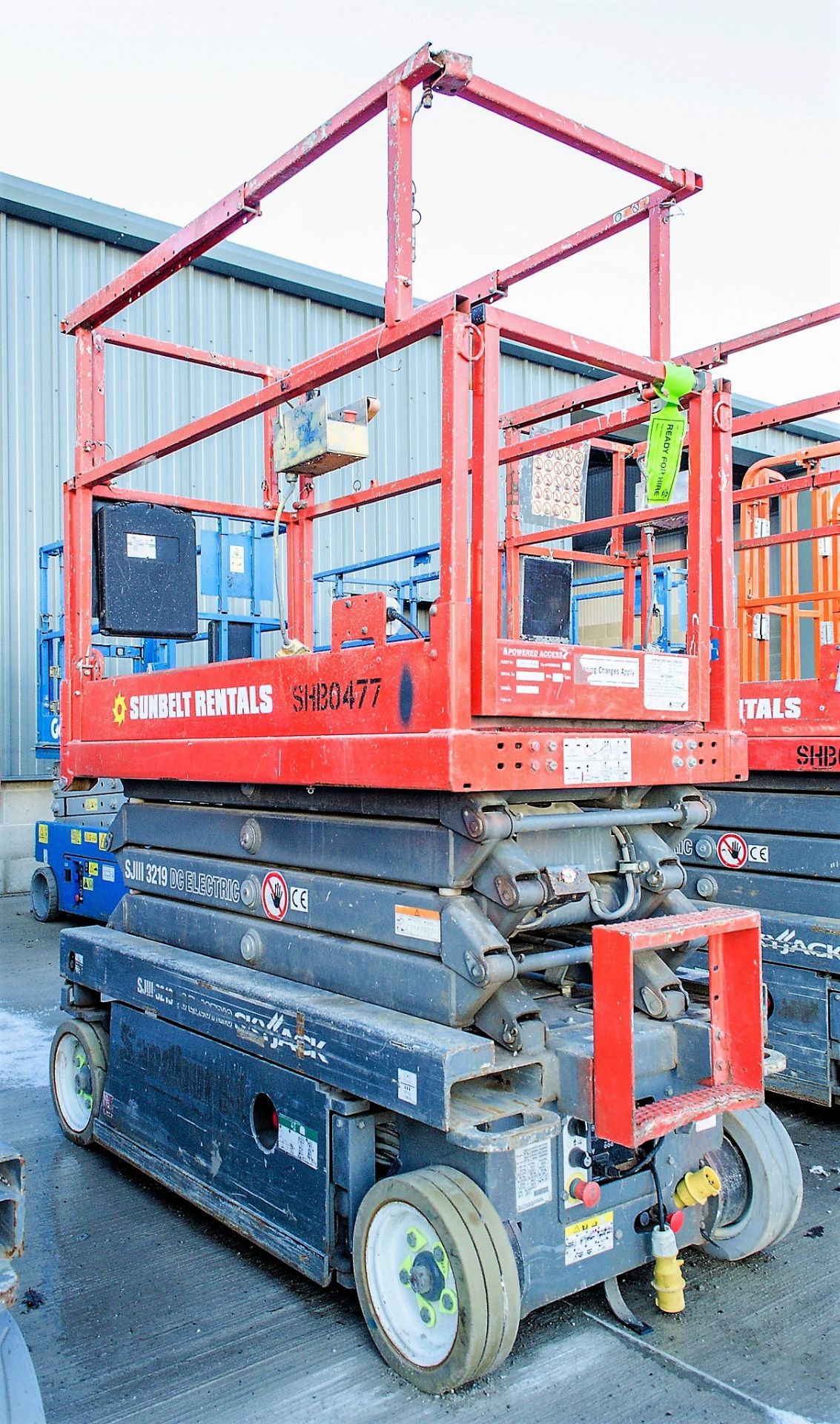 Skyjack SJIII 3219 battery electric scissor lift access platform Year: 2013 S/N: 22048481 SHB0477 - Image 2 of 8