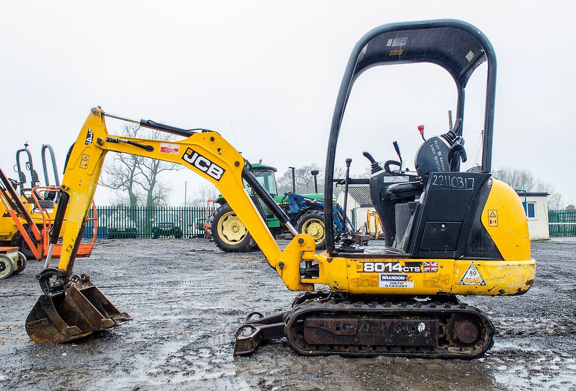 JCB 801.4 CTS1.5 tonne rubber tracked mini excavator Year: 2014 S/N: 2070484 Recorded Hours: 1398 - Image 7 of 18