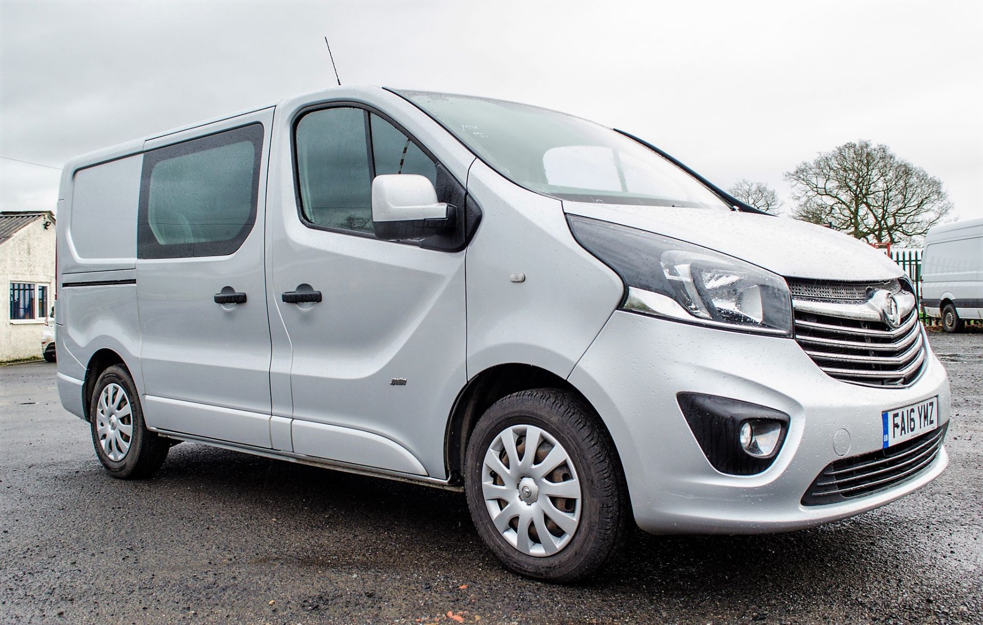 Vauxhall Vivaro 2900 Sportive CDTi 6 speed manual panel 6 seat crew van - Image 2 of 24