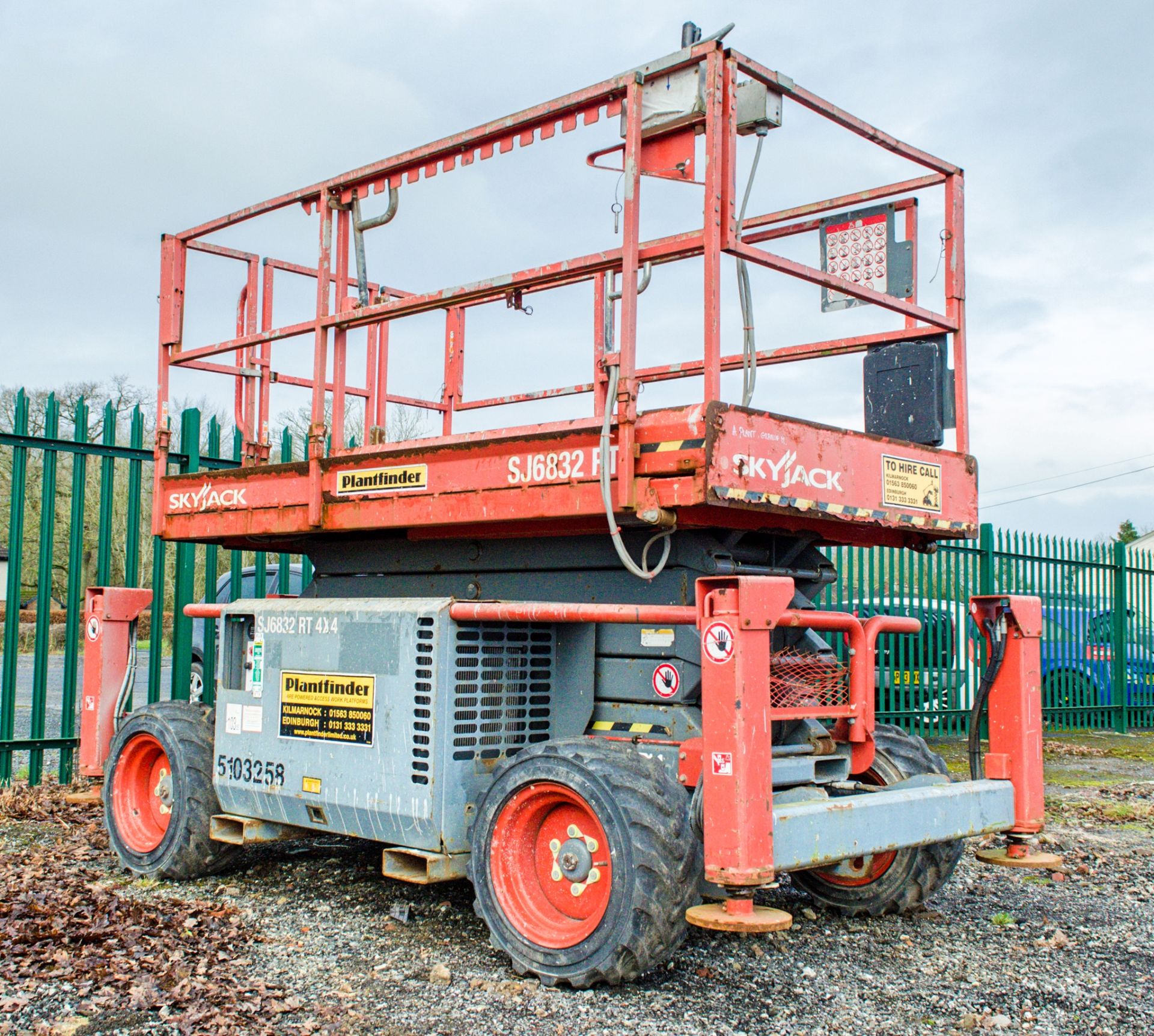 Skyjack SJ6832 RT 4x4 Rough Terrain scissor lift access platform Year: 2014 S/N: 37005232 Recorded - Image 3 of 10