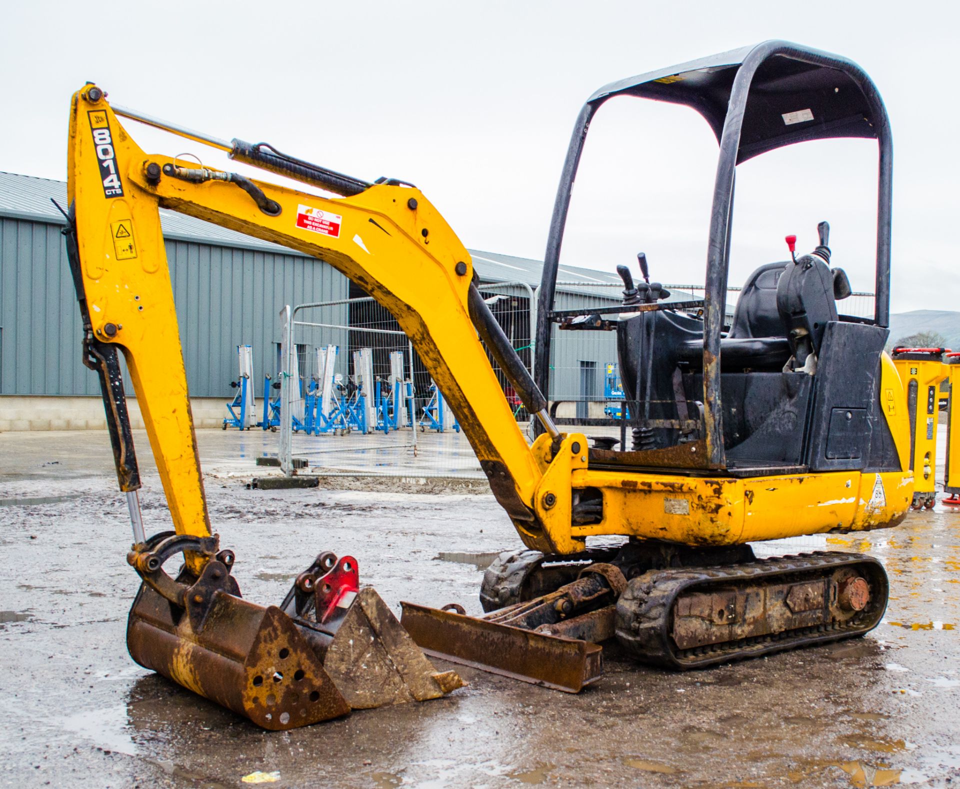 JCB 8014 CTS 1.5 tonne rubber tracked excavator  Year: 2014 S/N: 2070490 Recorded Hours; 2264 Piped,
