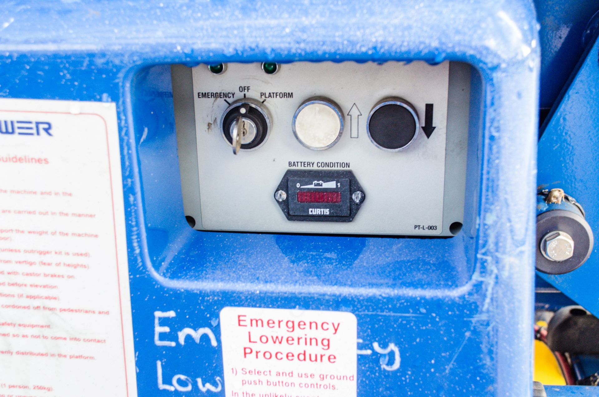 Power Tower battery electric push along scissor lift Year: 2010 08PT0136 - Image 3 of 4