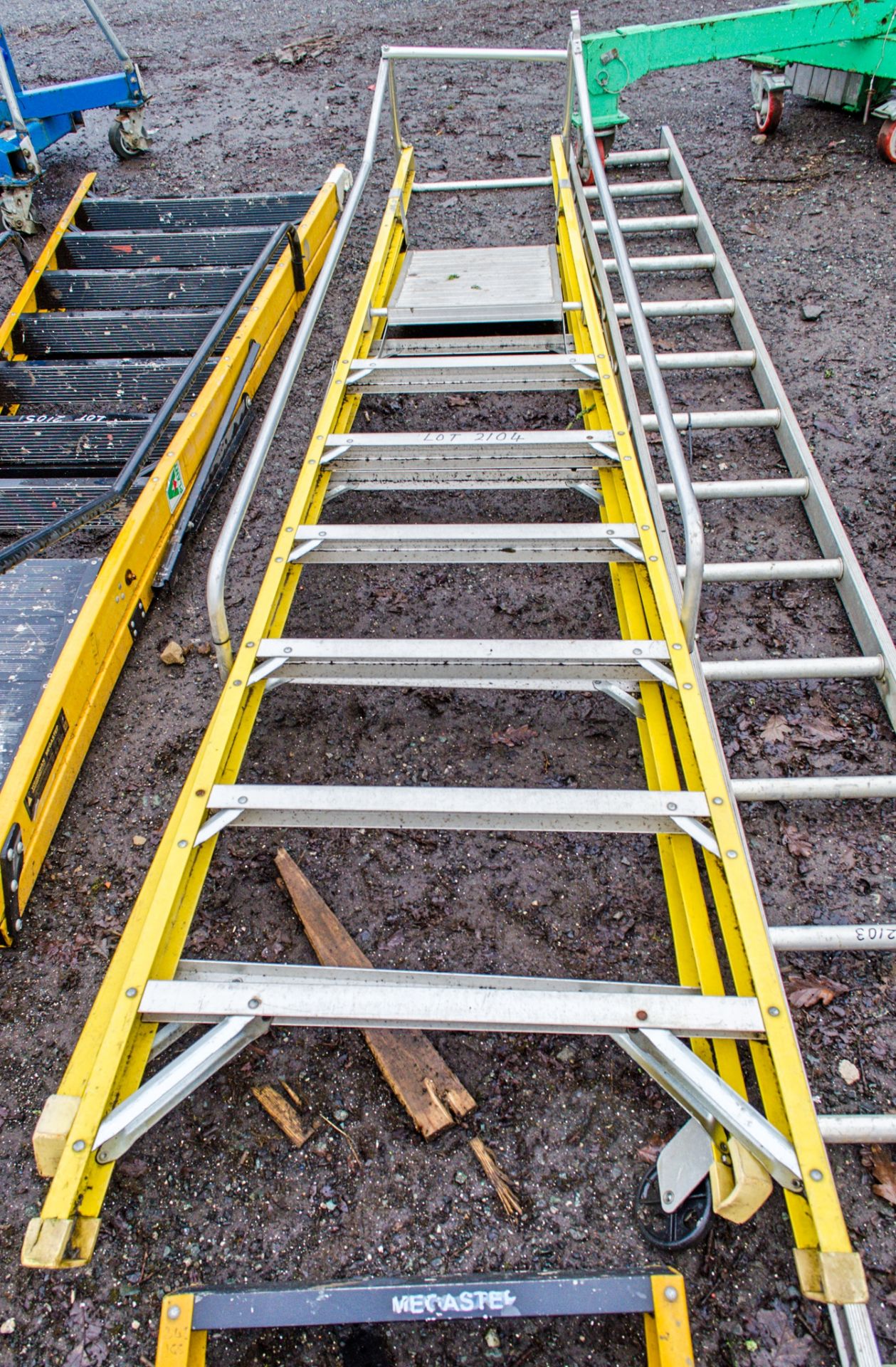 7 tread glass fibre framed step ladder A774416