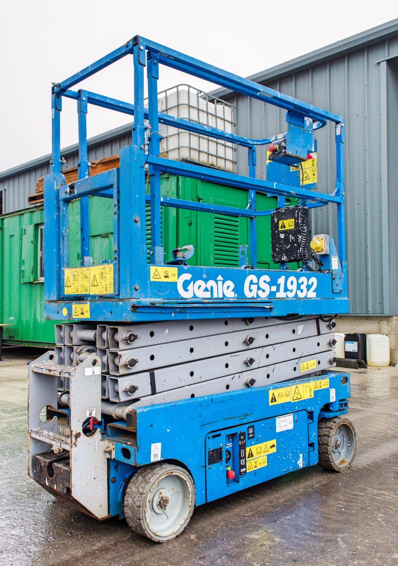 Genie GS1932 battery electric scissor lift Year: 2008 Recorded Hours: 291 S/N: 46201